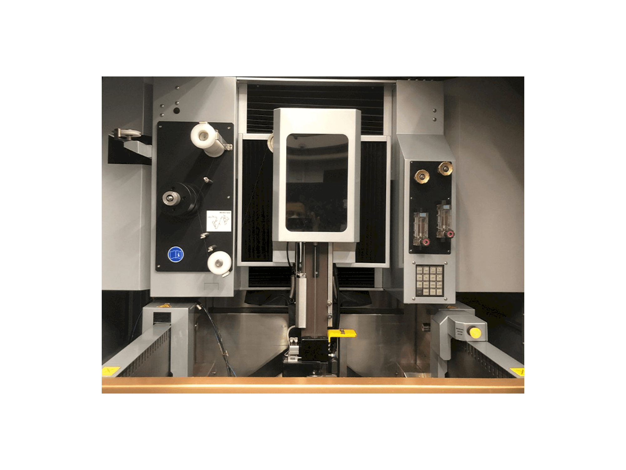 Frontansicht der EROWA Robot Compact 80 Maschine