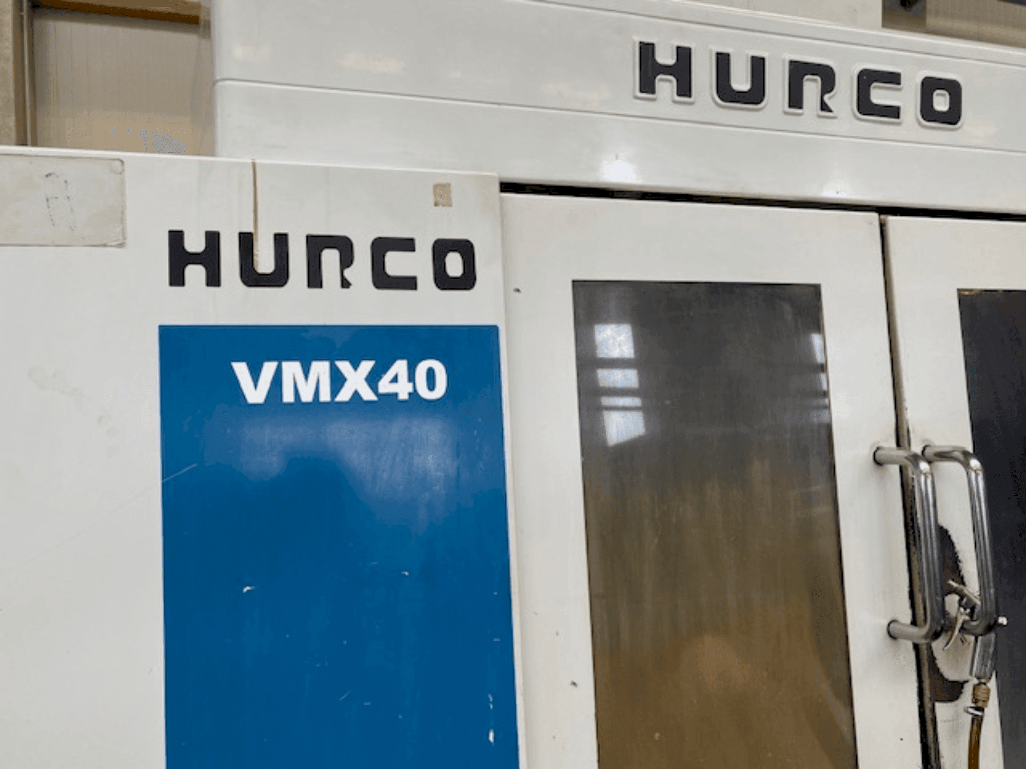 Frontansicht der Hurco VMX 40 Maschine