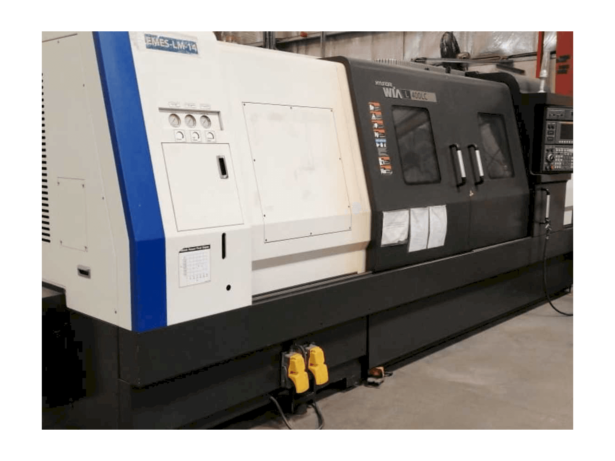 Frontansicht der Hyundai Wia L400LC Maschine