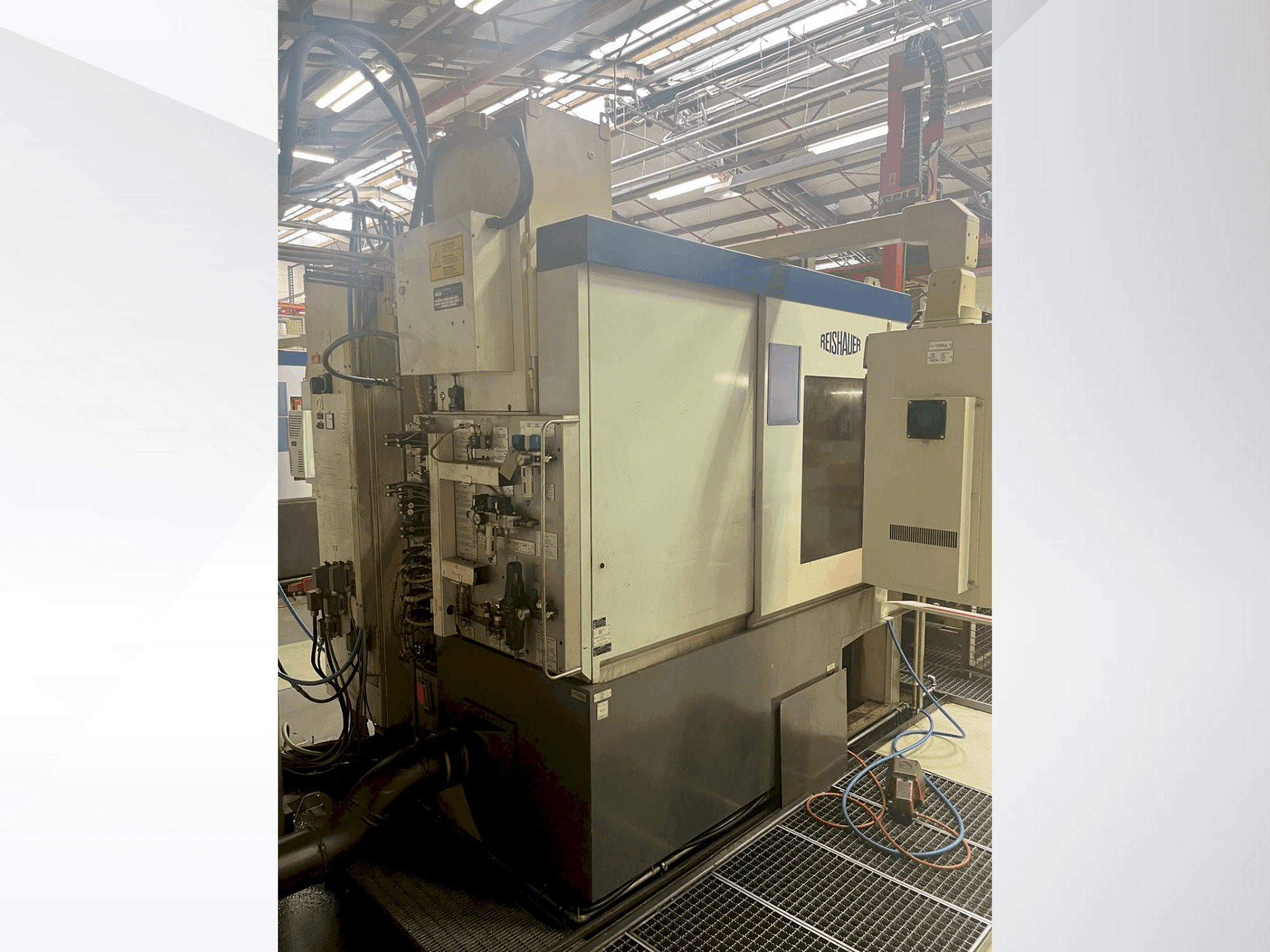 Frontansicht der Reishauer RZ 150 Maschine