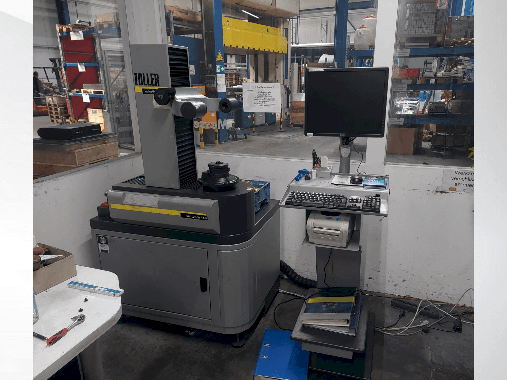 Frontansicht der Zoller venturion 450 Maschine