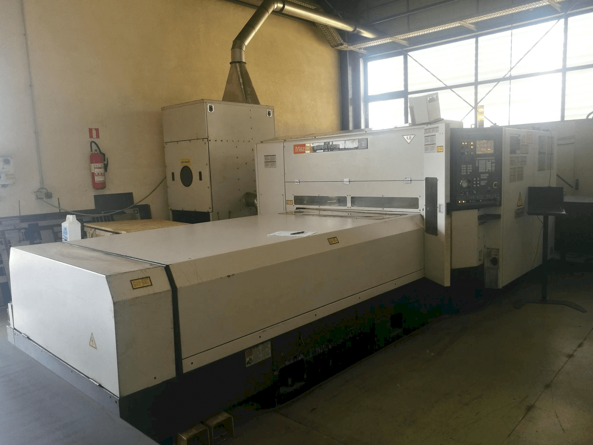 Frontansicht der Mazak Super Turbo-X 48 Mk II Maschine