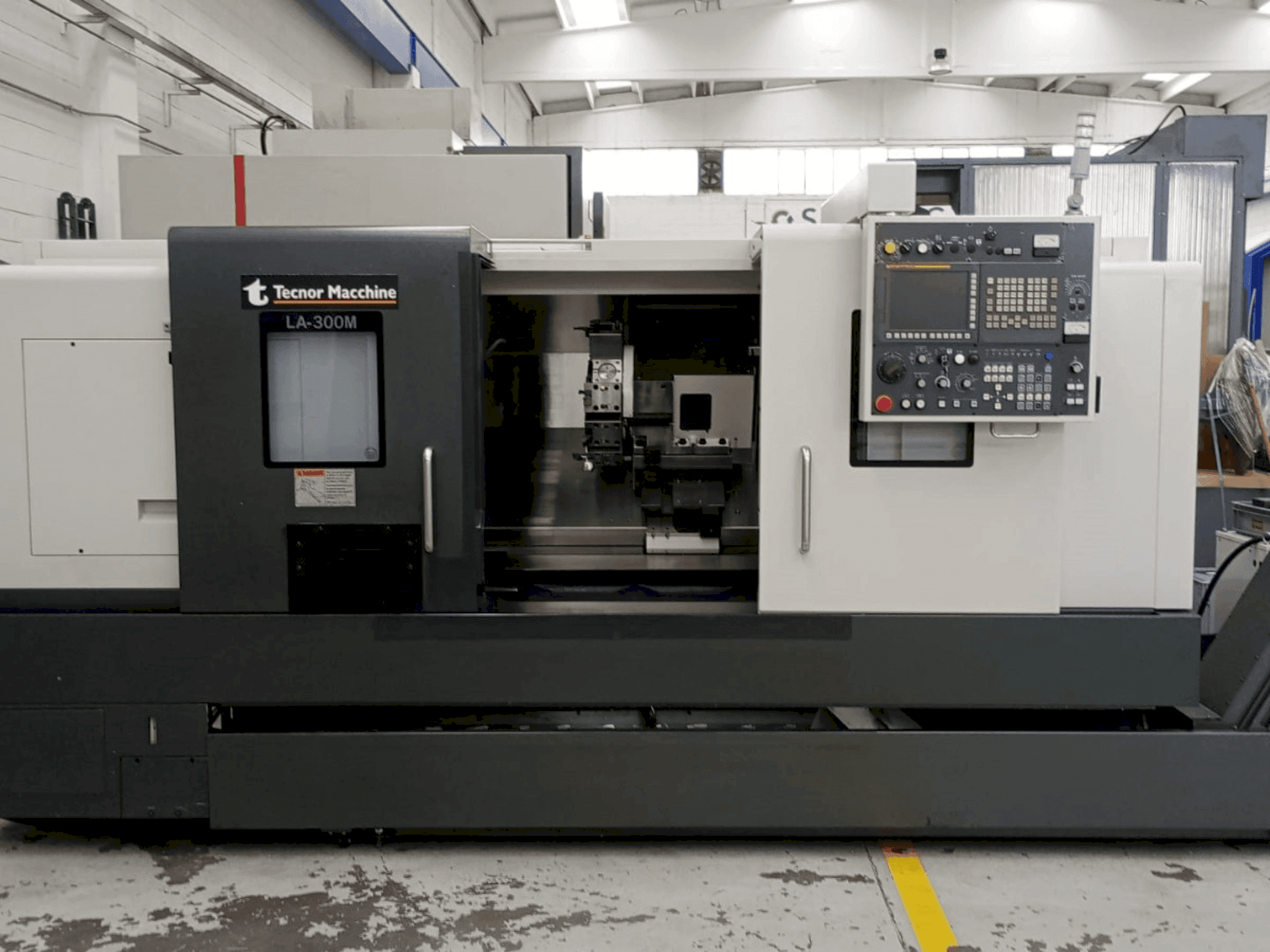 Frontansicht der Takisawa LA-300 CNC Maschine