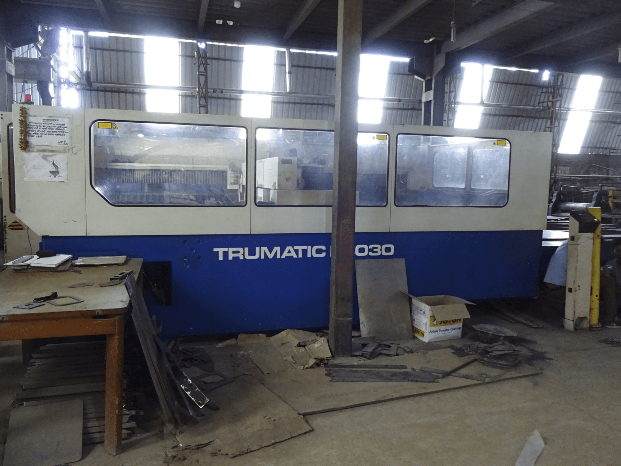 Frontansicht der Trumpf Trumatic L3030 Maschine