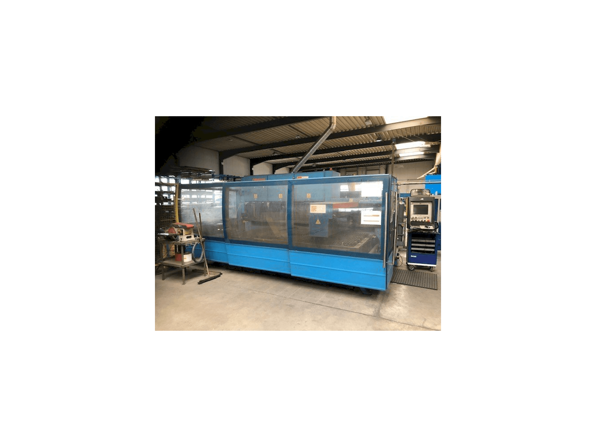 Frontansicht der Prima Industrie Platino 1530 Maschine