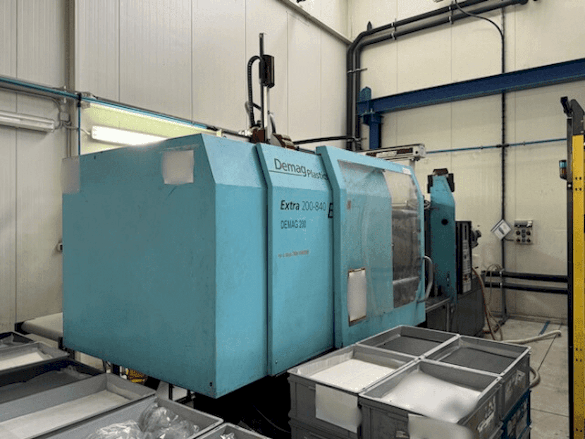 Frontansicht der DEMAG Extra 200-840 Maschine