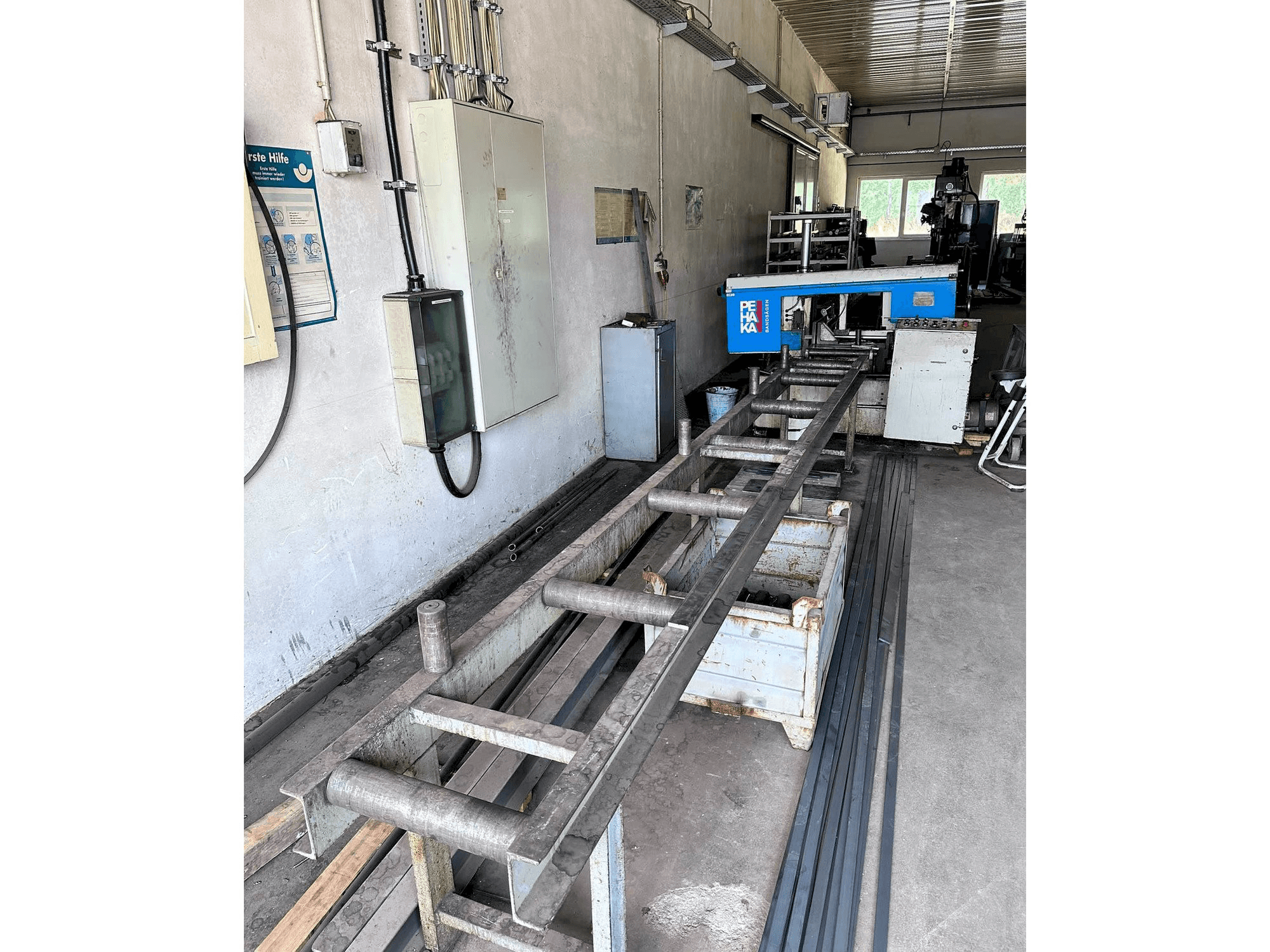 Frontansicht der Pehaka . Maschine