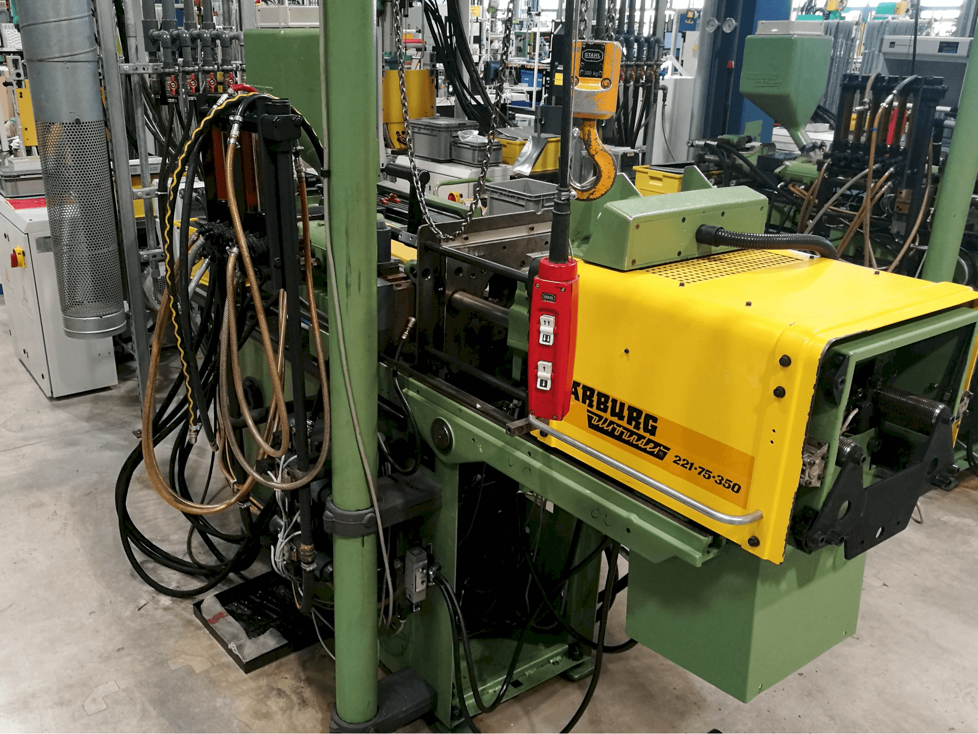 Rechte Ansicht der Arburg Allrounder 221-75-350 Maschine