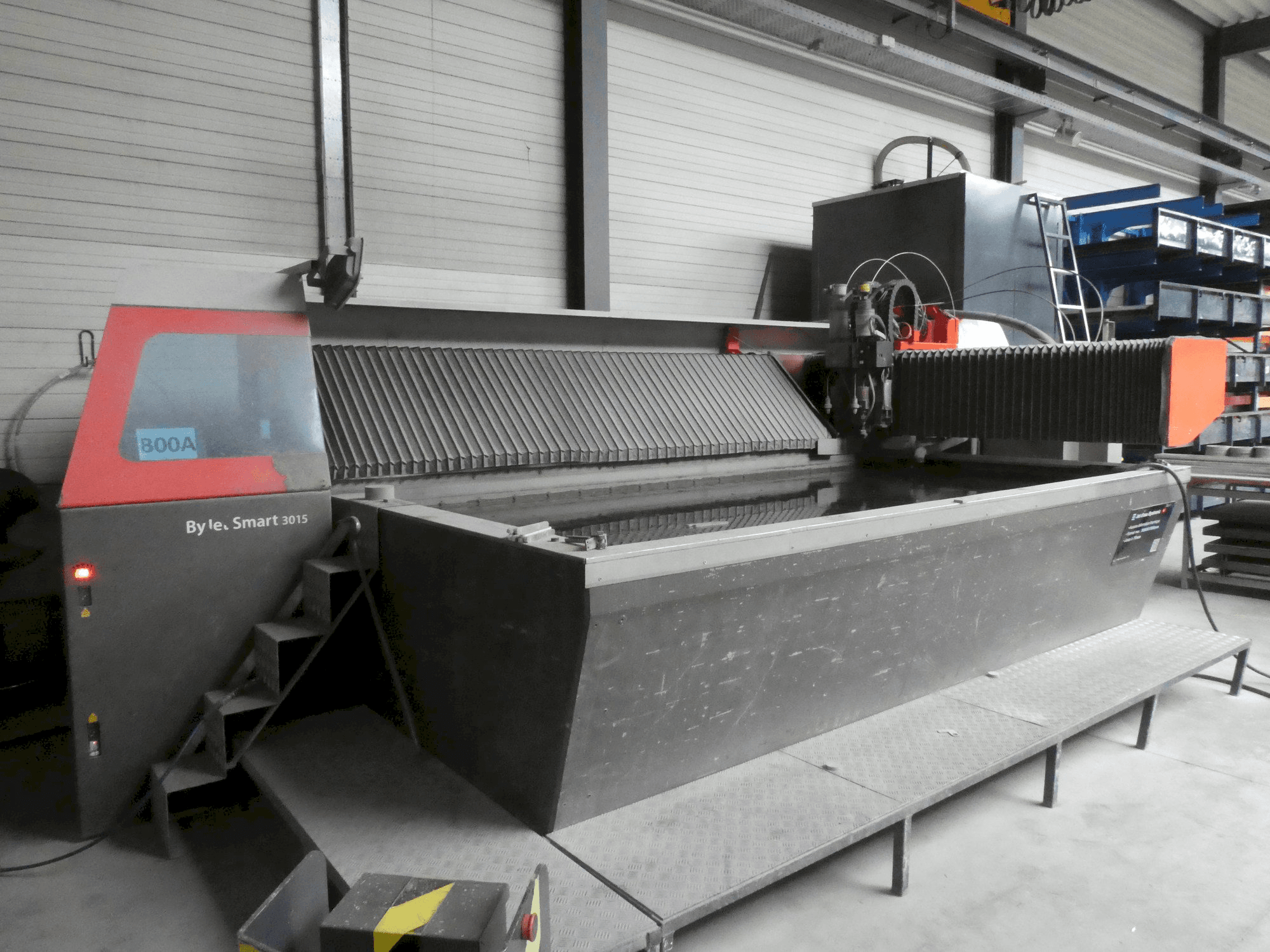 Frontansicht der Bystronic ByJet Smart 3015 Maschine
