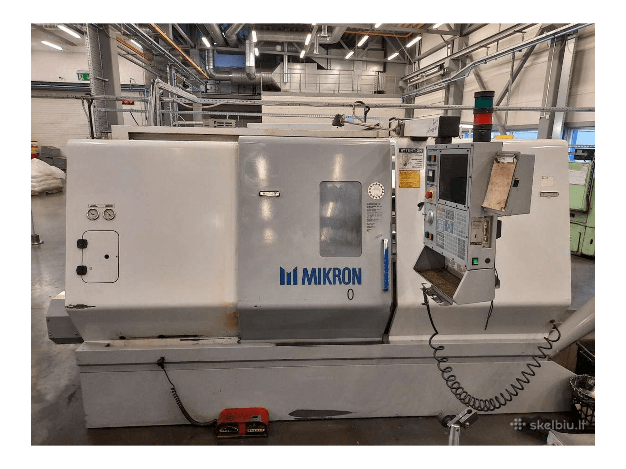 Frontansicht der MIKRON-HAAS LCE860T Maschine