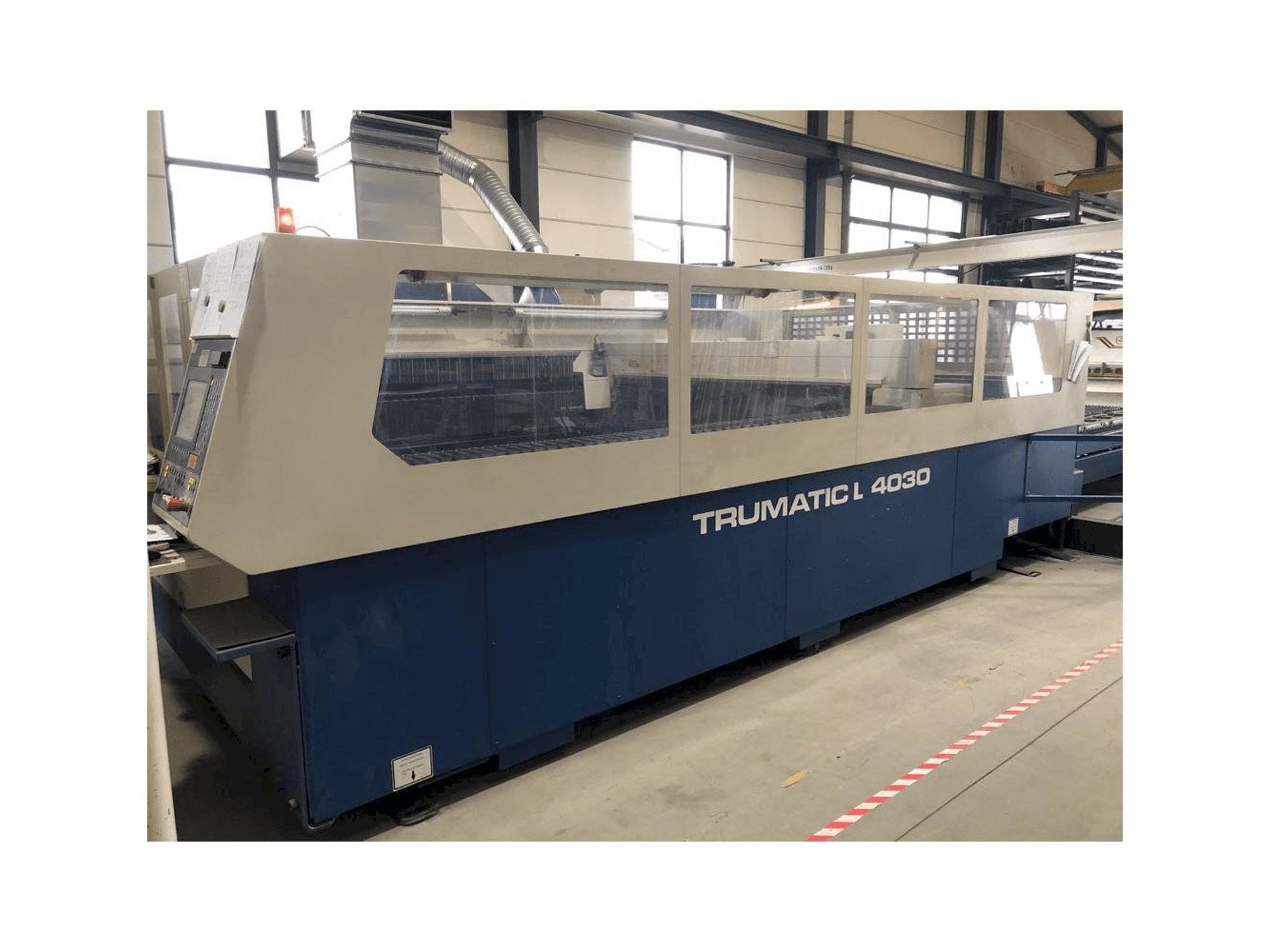 Frontansicht der Trumpf Trumatic L4030 Maschine