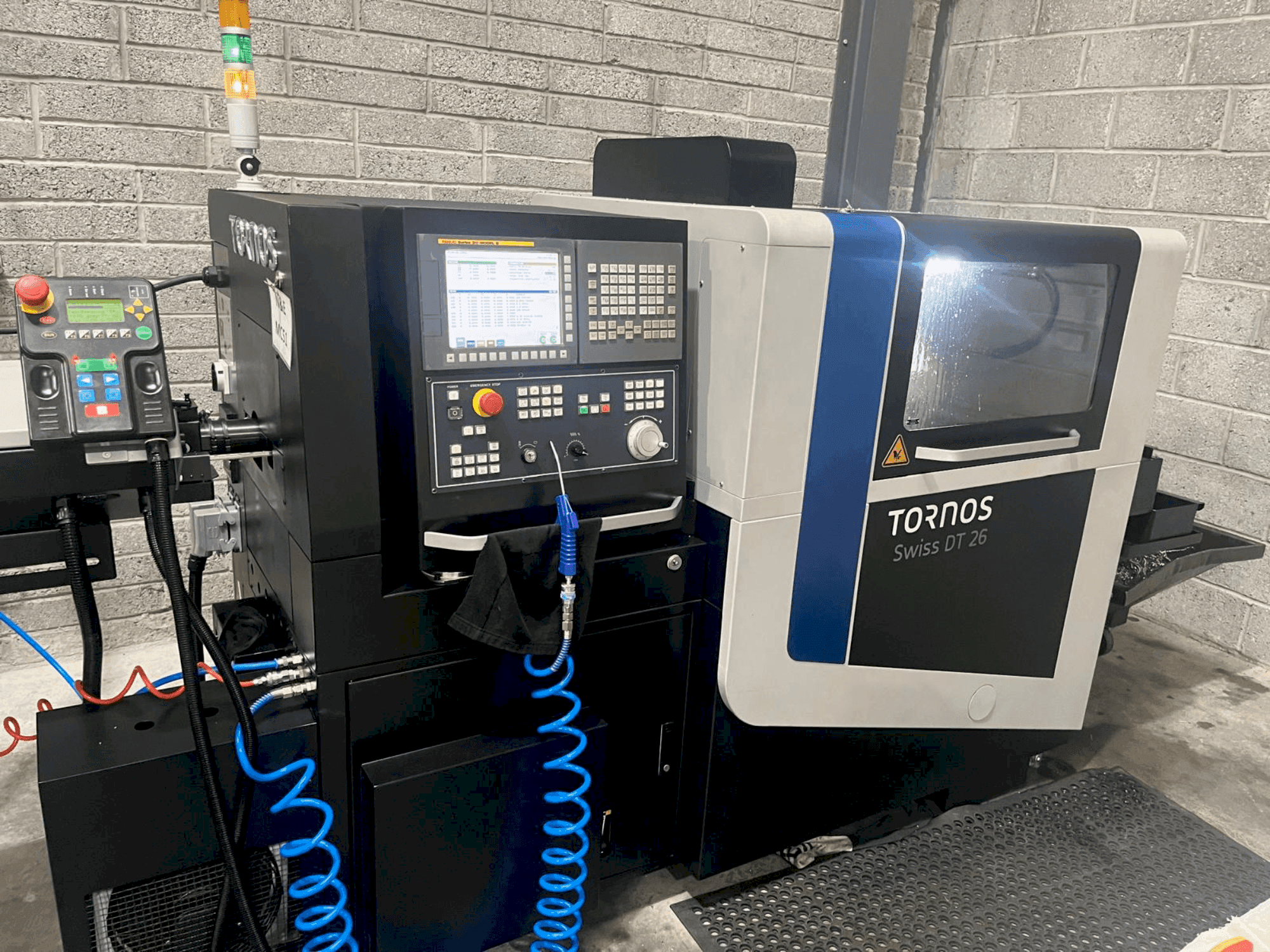 Frontansicht der TORNOS Swiss DT26 (2019) Maschine
