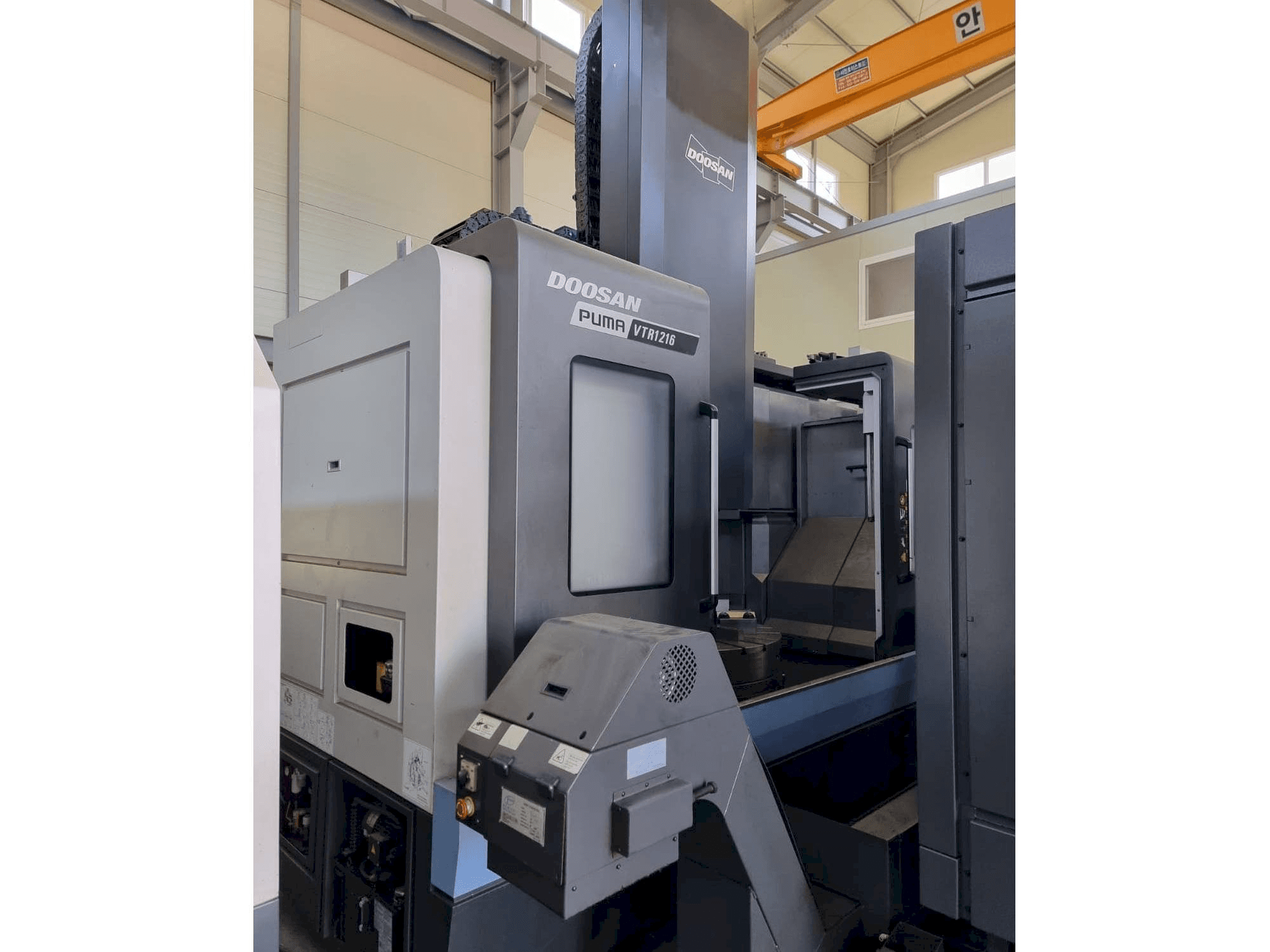 Frontansicht der Puma VTR 1216 Maschine