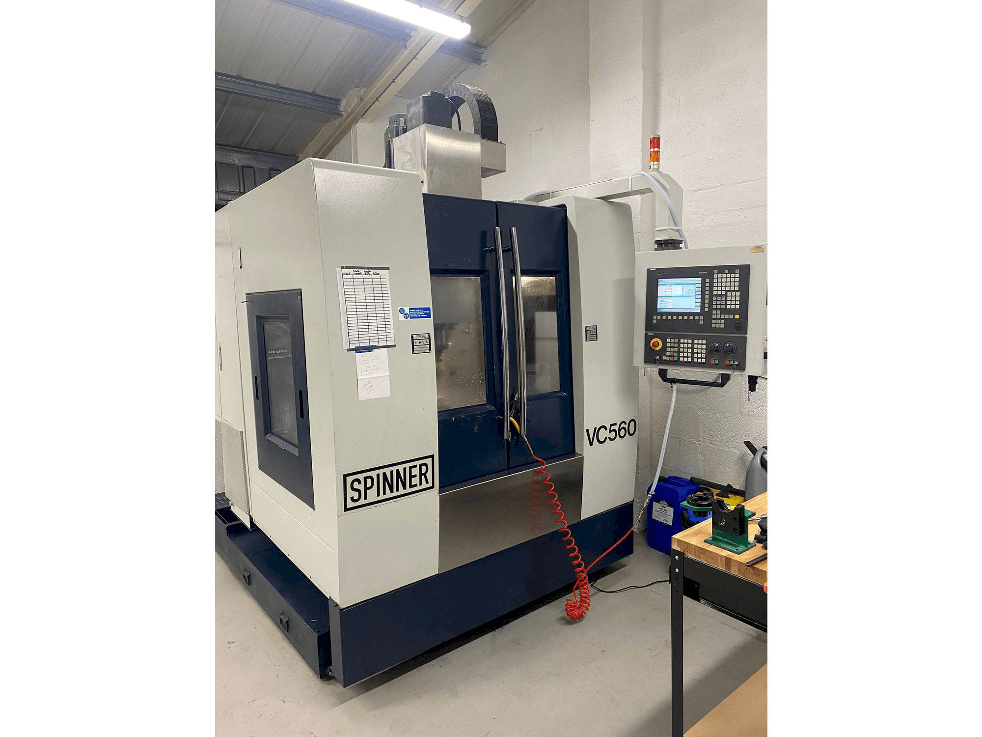 Frontansicht der SPINNER VC560 Maschine