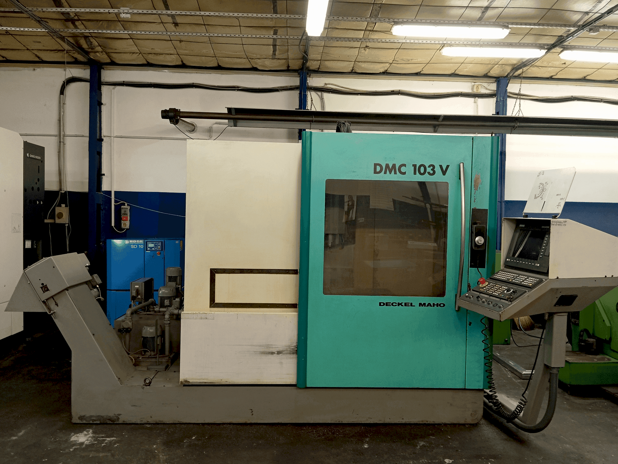 Frontansicht der DECKEL MAHO DMC 103 V Maschine
