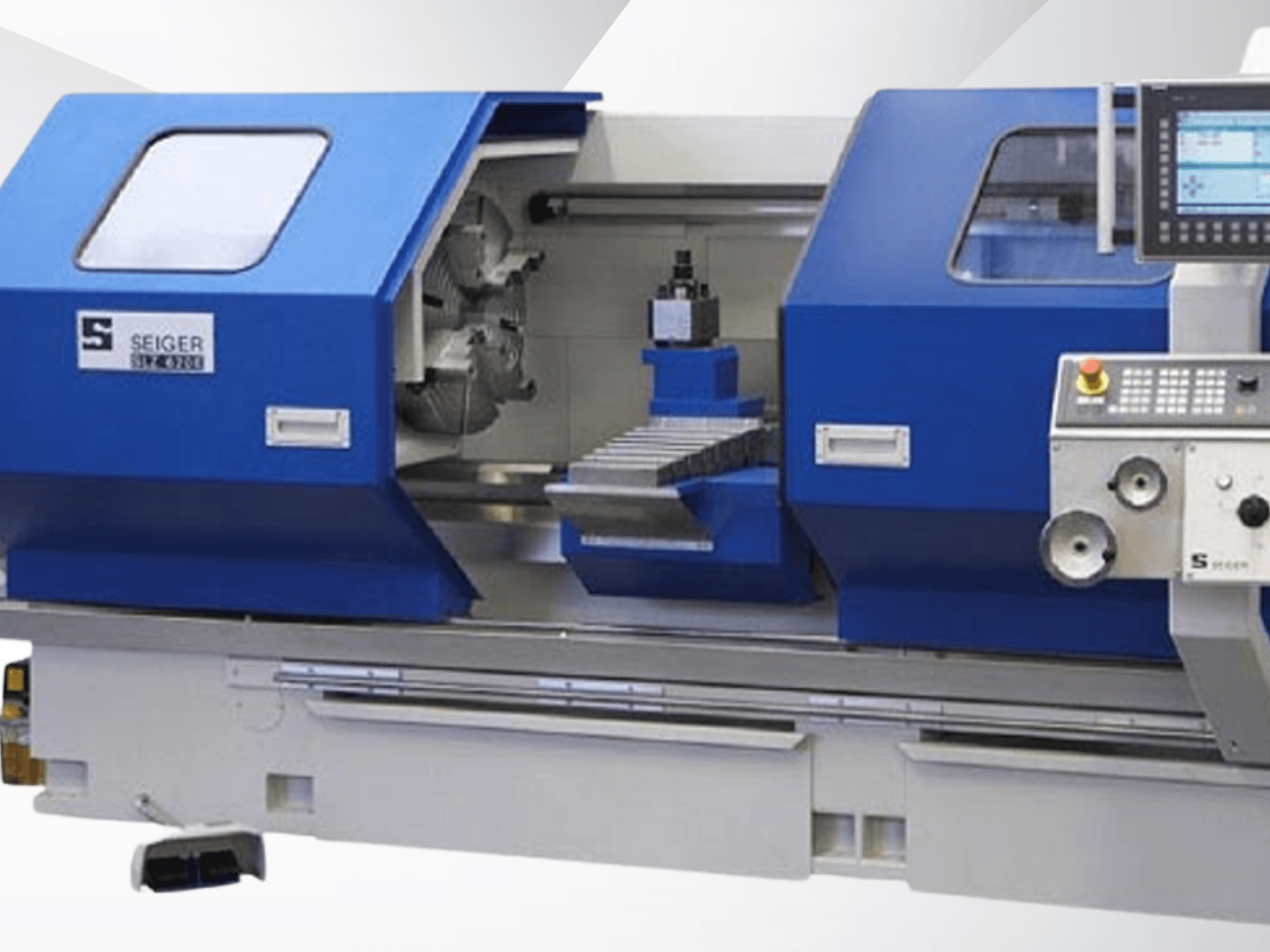 Horizontaldrehmaschine SEIGER SLZ 500E, Vorderansicht mit Blick auf das Bedienfeld, die Spindel und die Merkmale des Arbeitsbereichs.