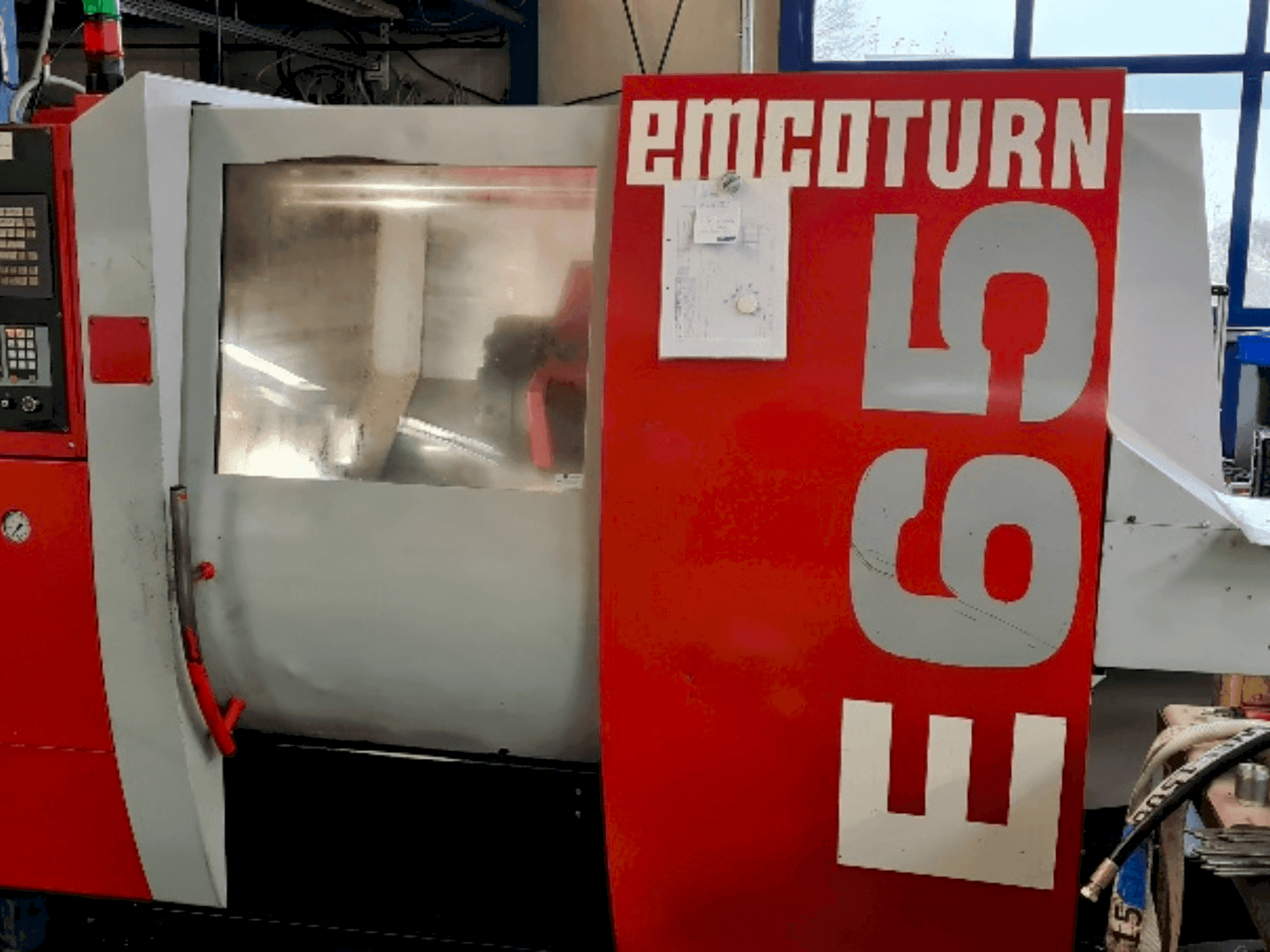 Frontansicht der EMCO Turn E65 Maschine