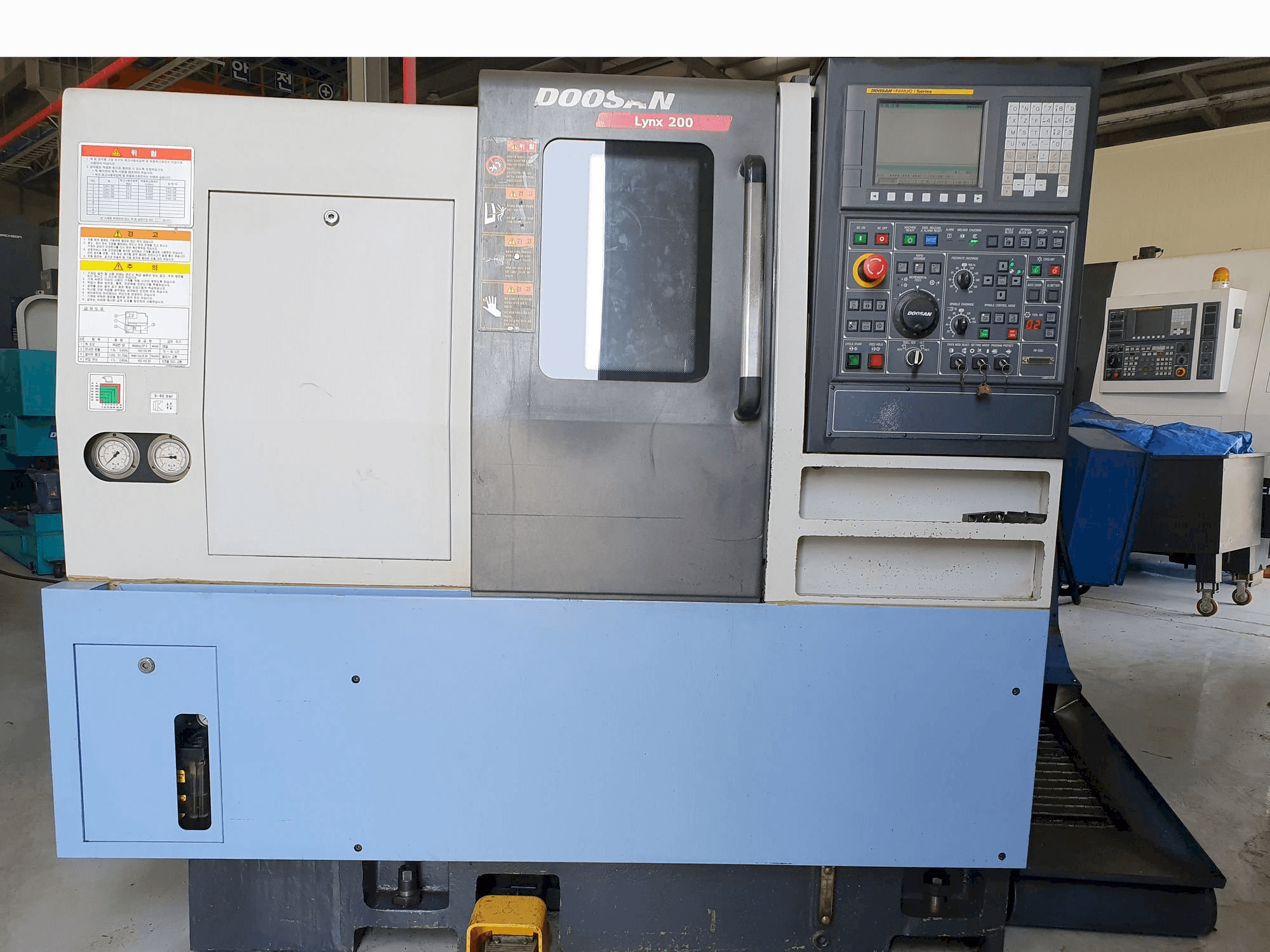Frontansicht der Doosan LYNX 200 A Maschine