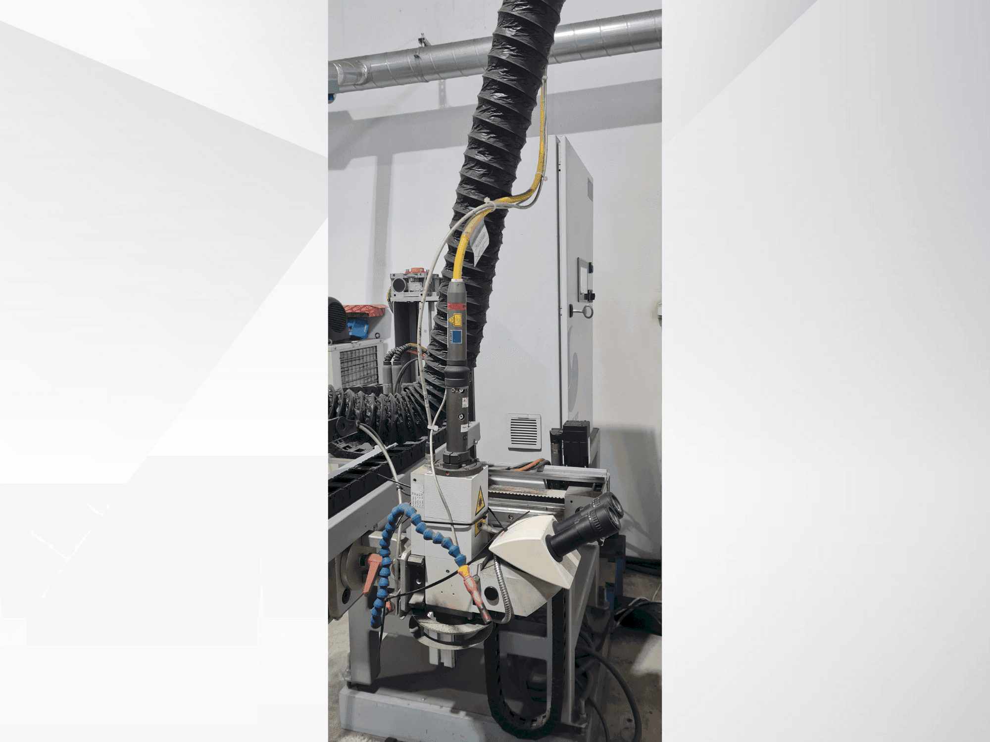 Frontansicht der TRUMPF TRUPULSE 304 Maschine