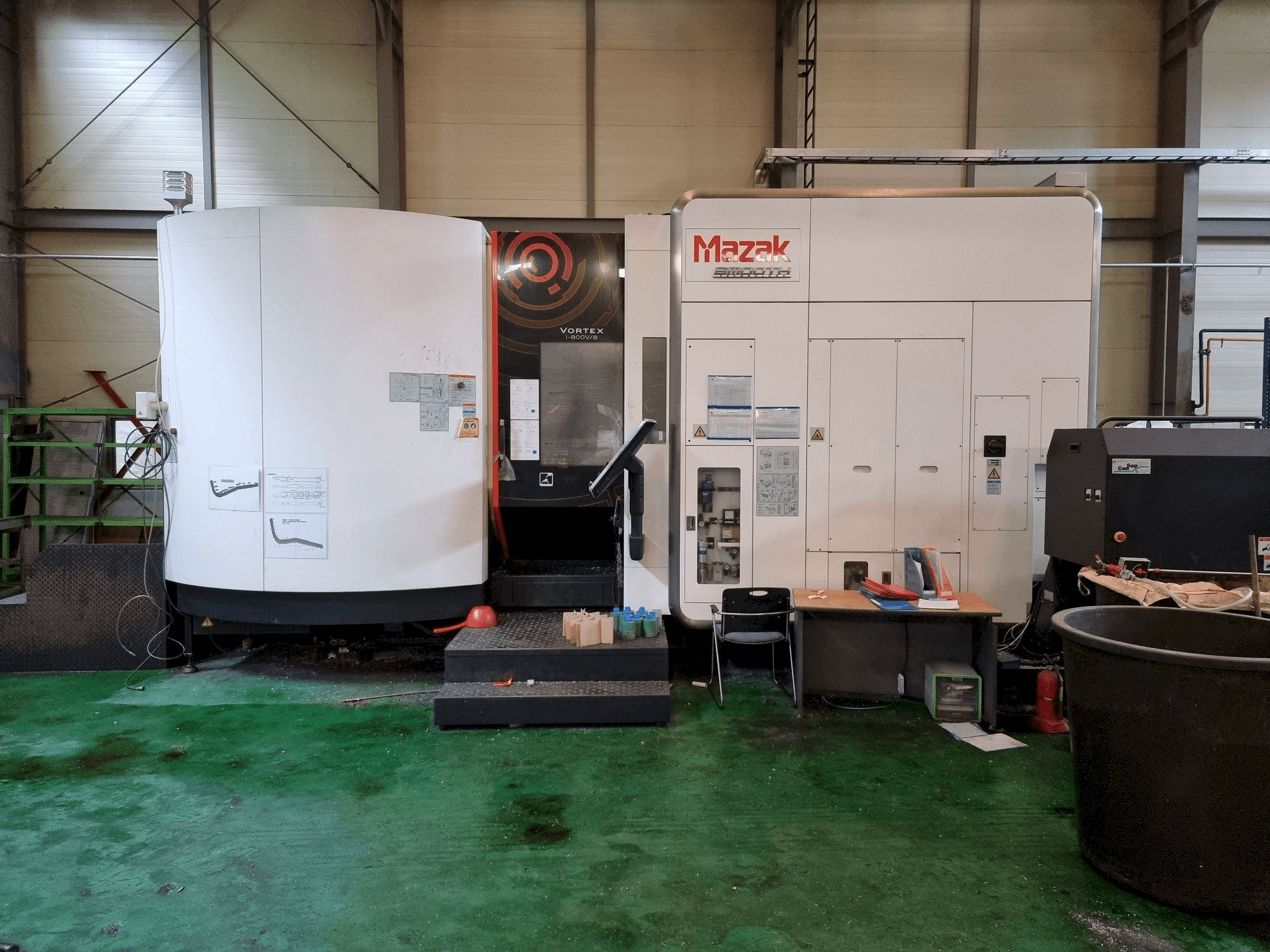 Frontansicht der Mazak VORTEX i-800V/8 Maschine