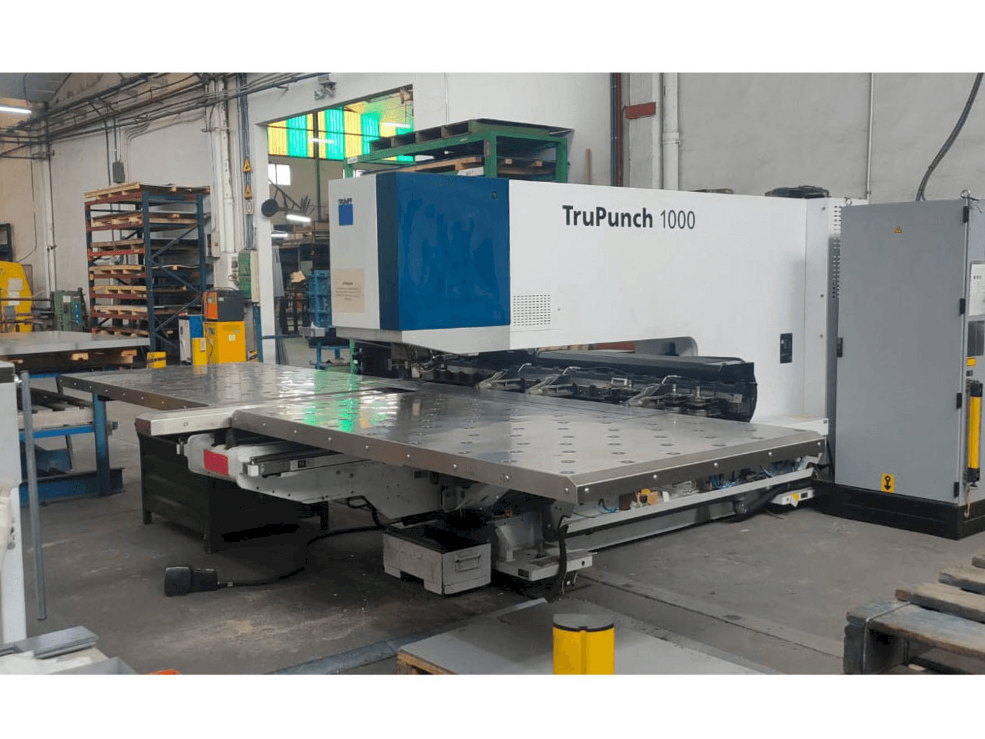 Frontansicht der Trumpf TruPunch 1000 (S05) Maschine