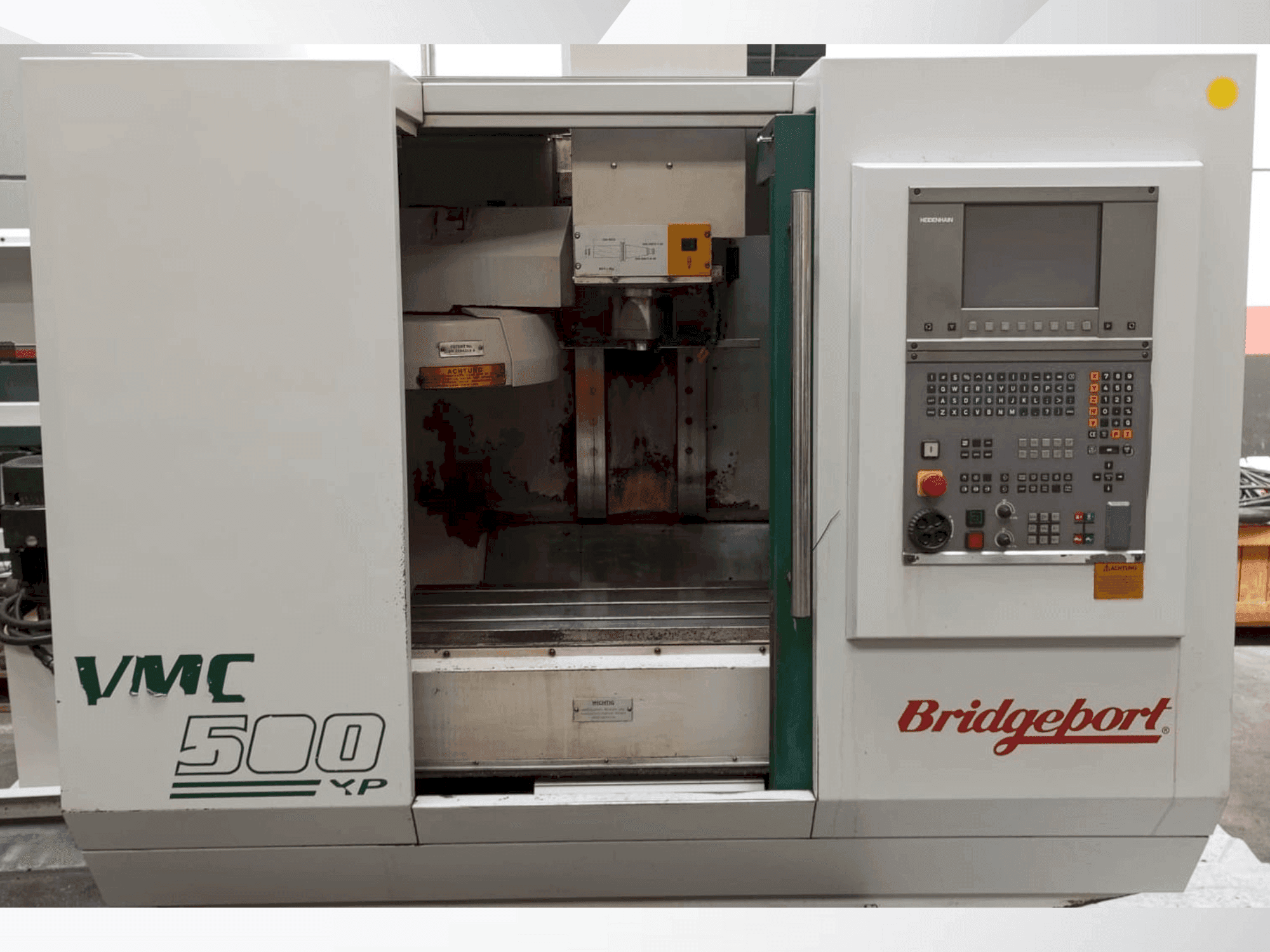 Frontansicht der Bridgeport VMC 500 XP Maschine