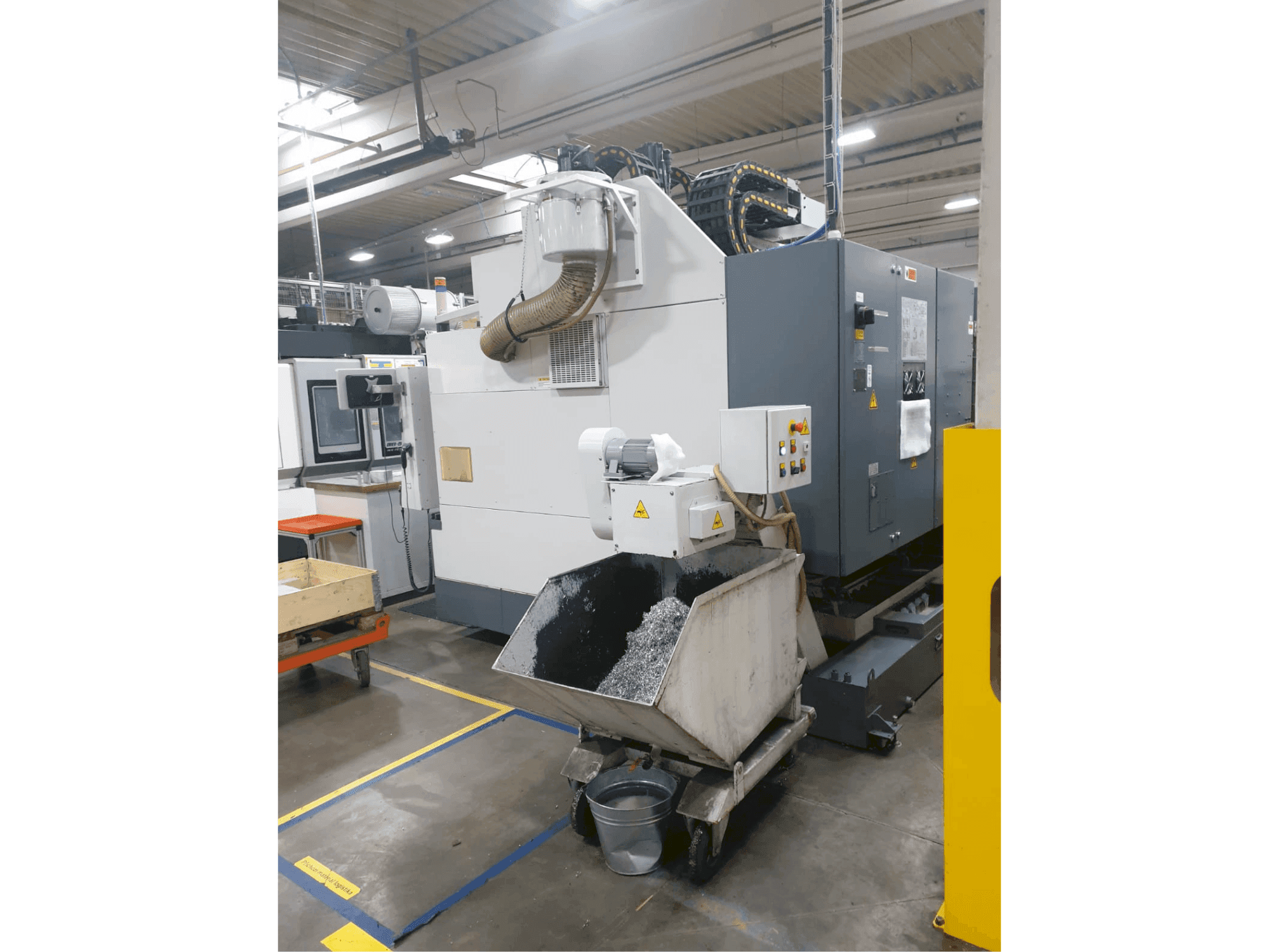 Frontansicht der Okuma MB-66VA Maschine