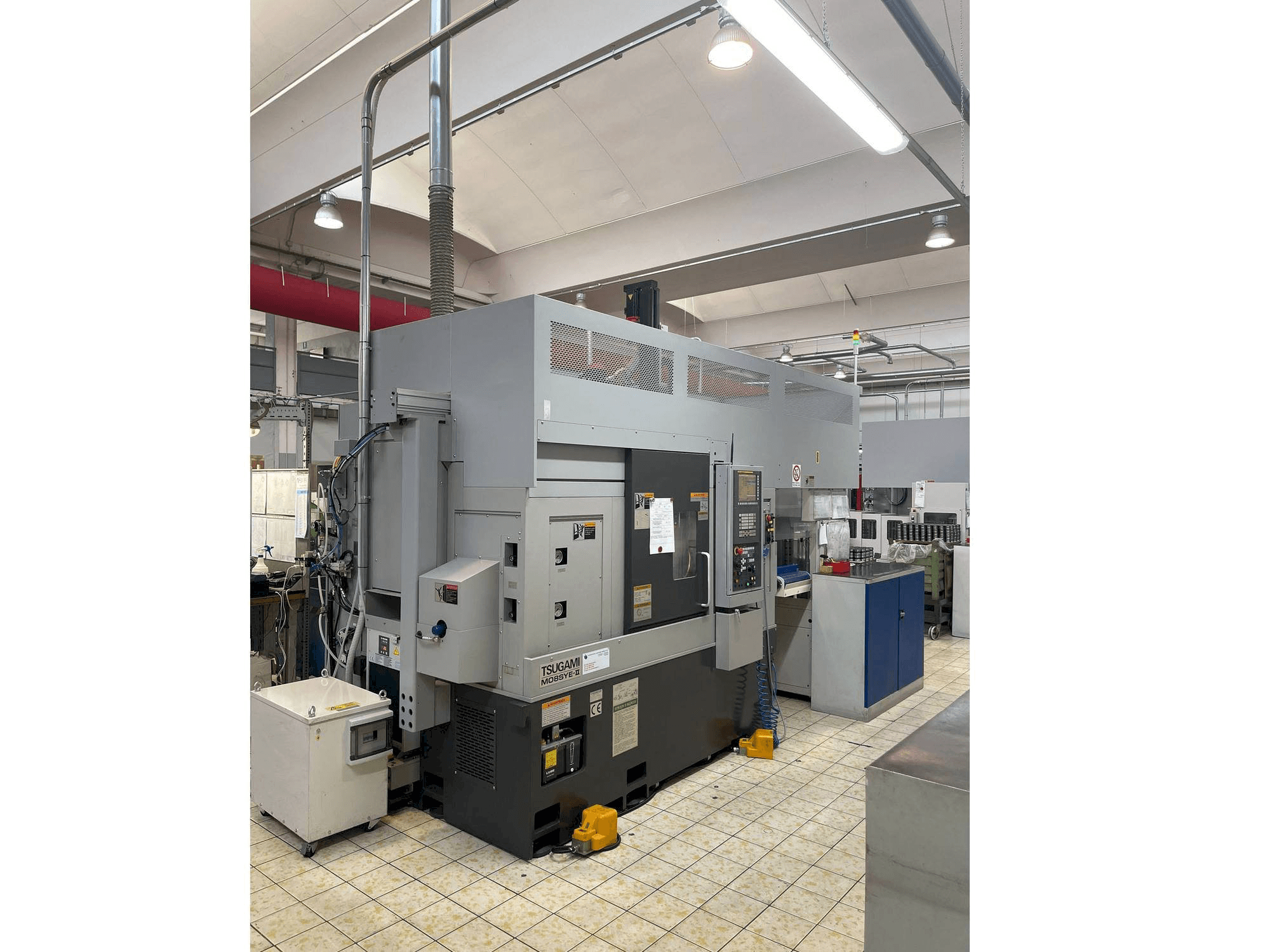 Frontansicht der TSUGAMI M08SYE-II Maschine