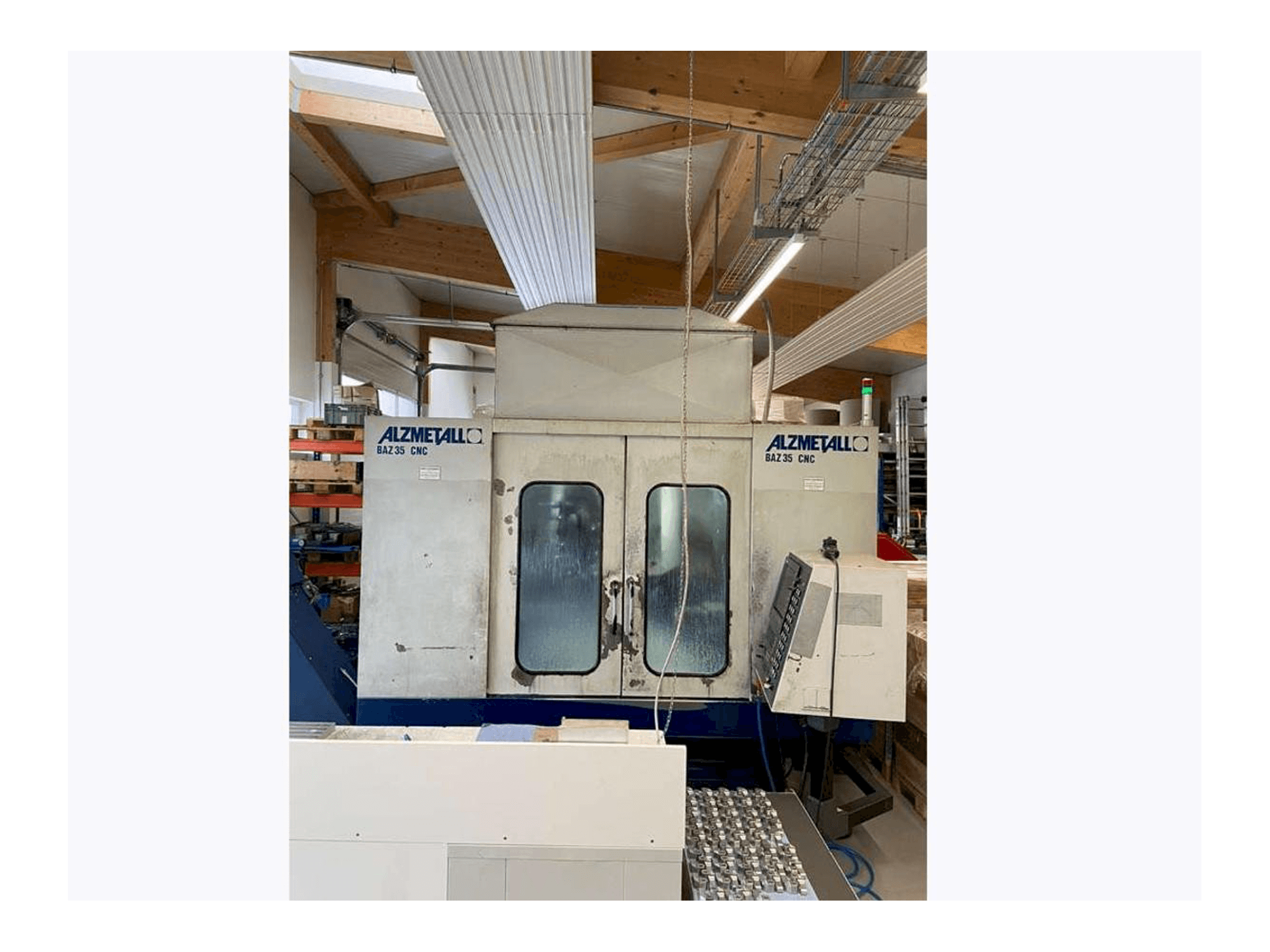 Frontansicht der Alzmetall CNC BAZ 35 Maschine