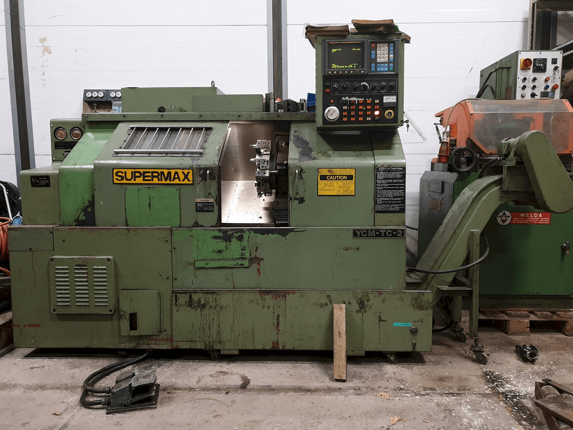 Frontansicht der SUPERMAX YCM-TC-2 Maschine
