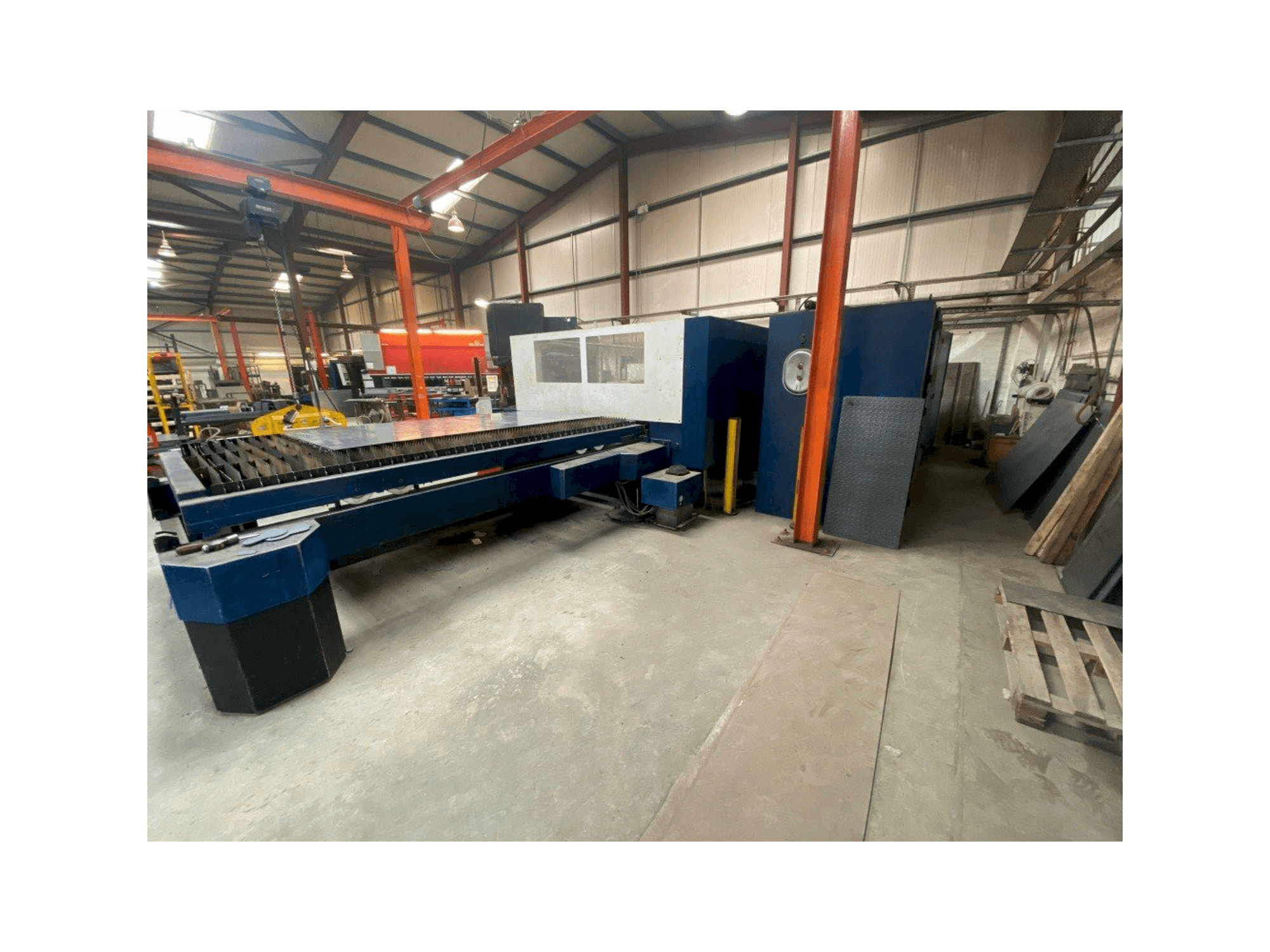 Frontansicht der Trumpf TRUMATIC L3030 Maschine