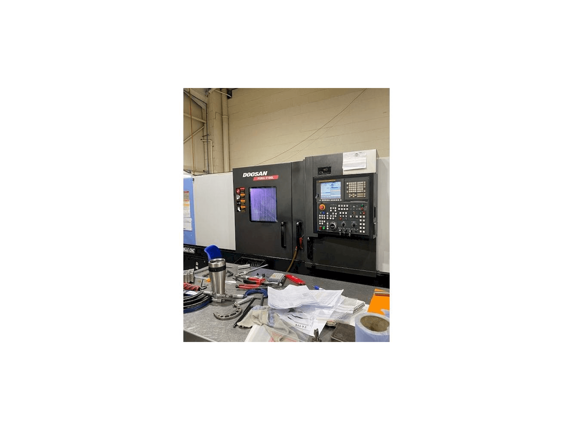 Frontansicht der Doosan Puma 3100L Maschine