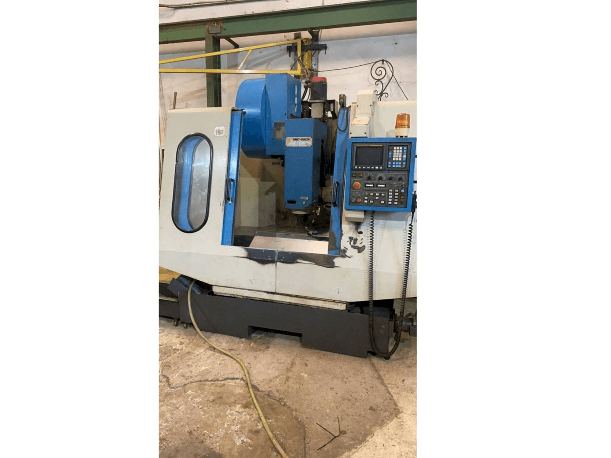 Frontansicht der Johnford VMC 650A Maschine