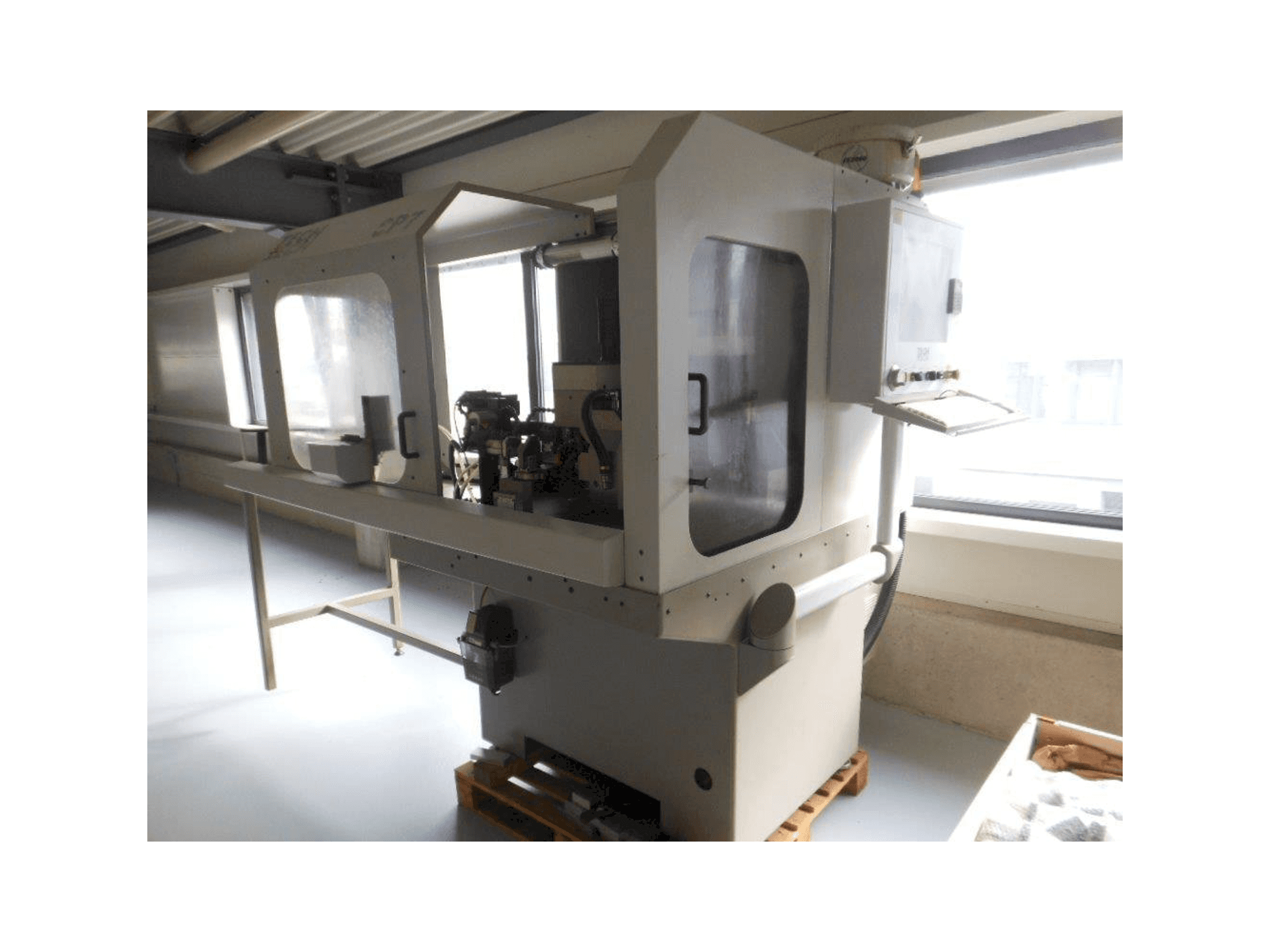 Frontansicht der STARTECH SP7 Maschine