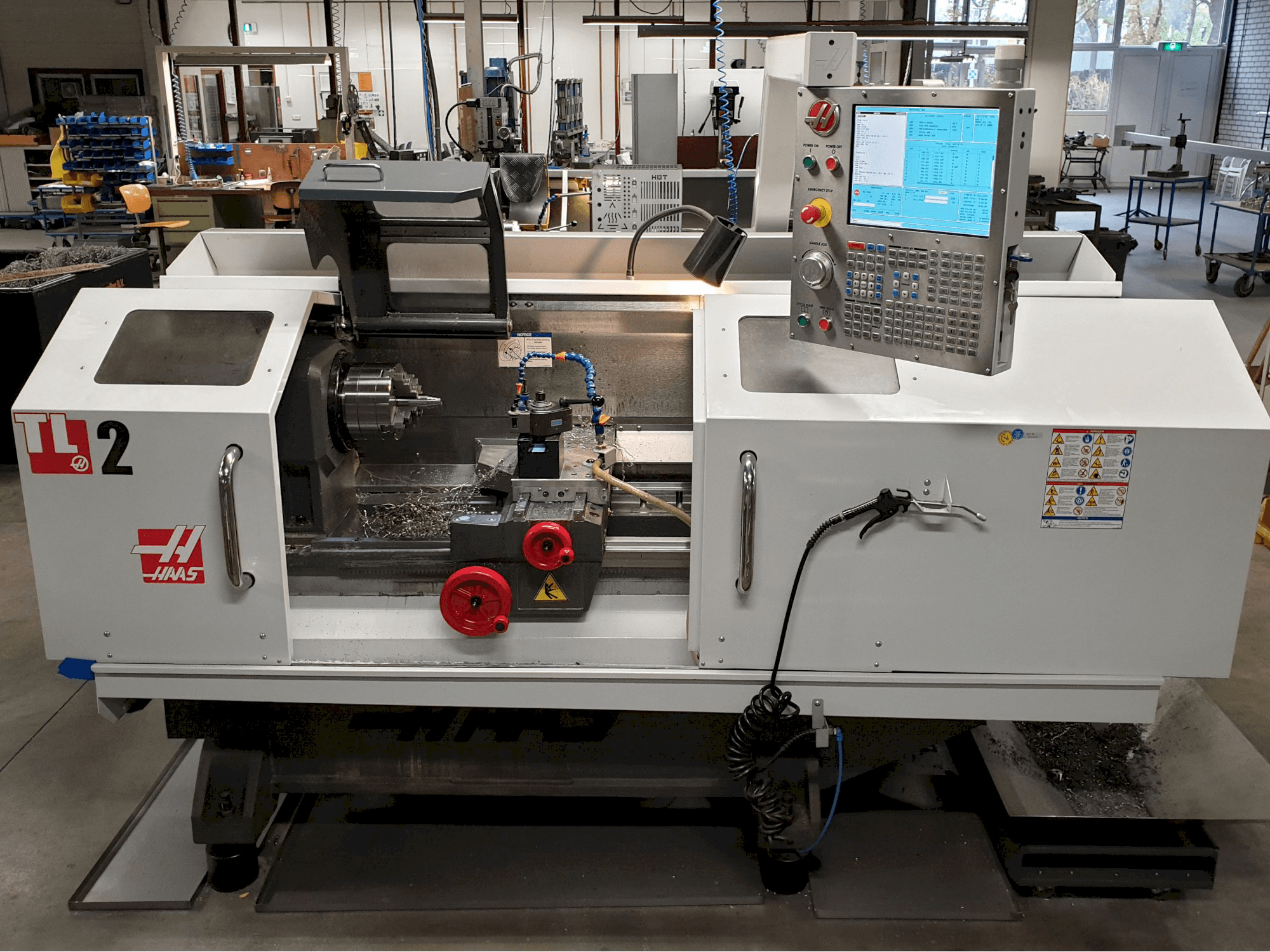 Frontansicht der HAAS TL-2 Maschine