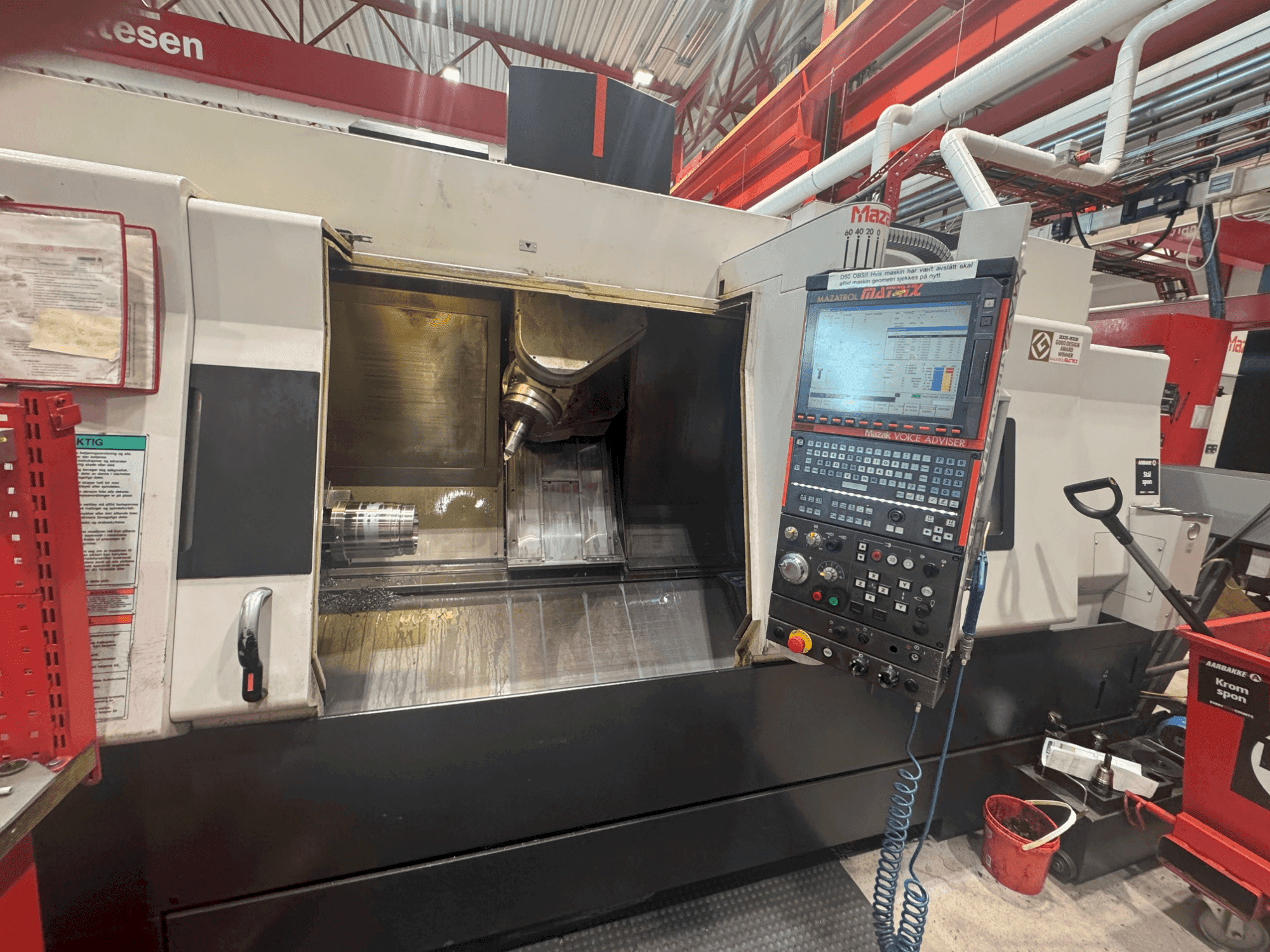 Frontansicht der Mazak Integrex 400 IV Maschine