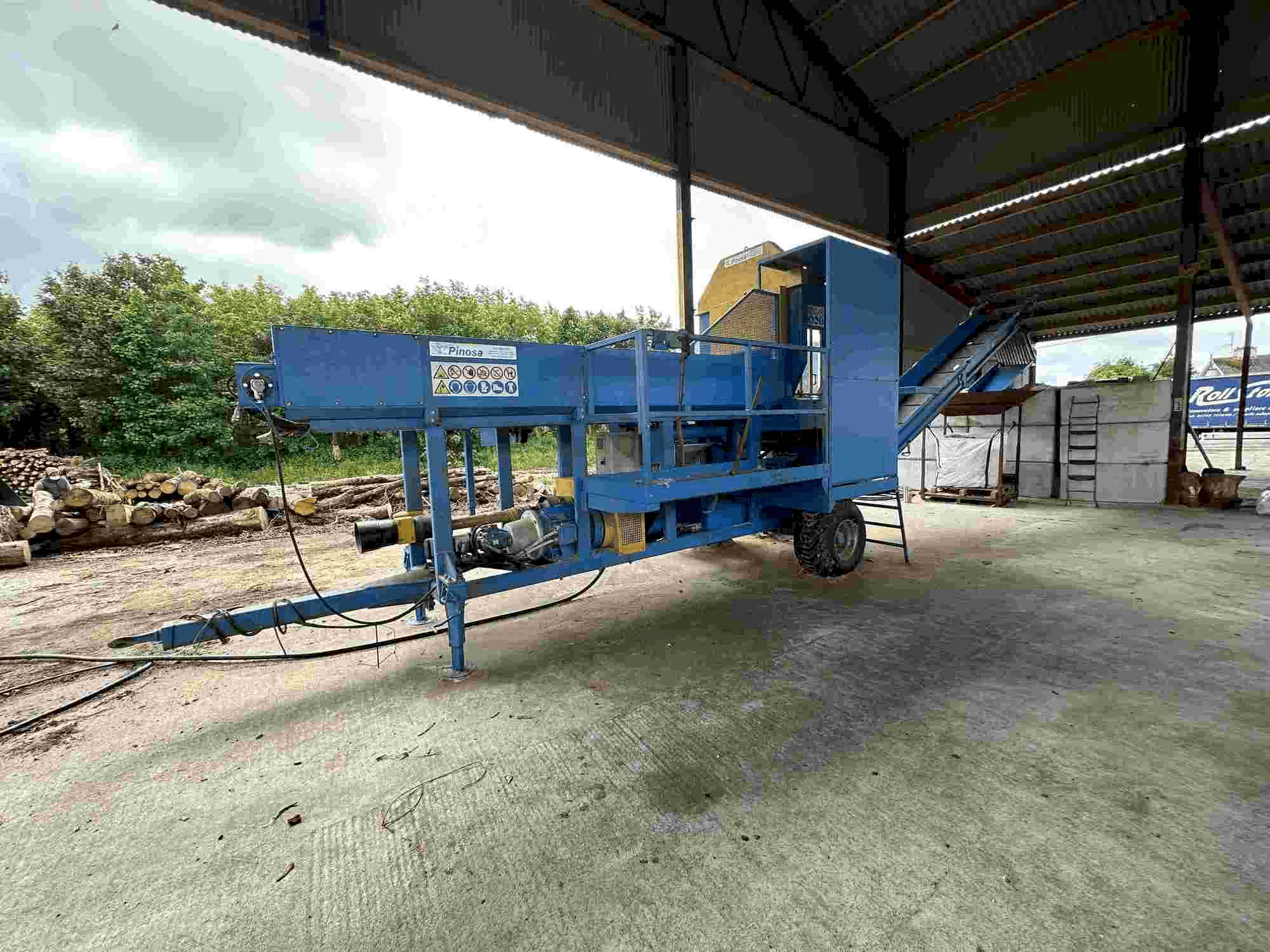 Frontansicht der PINOSA CPE 1200 Maschine