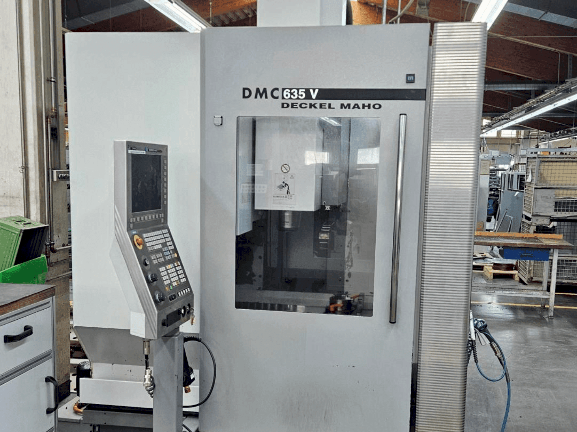 Frontansicht der DMG DECKEL MAHO DMC 635V Maschine