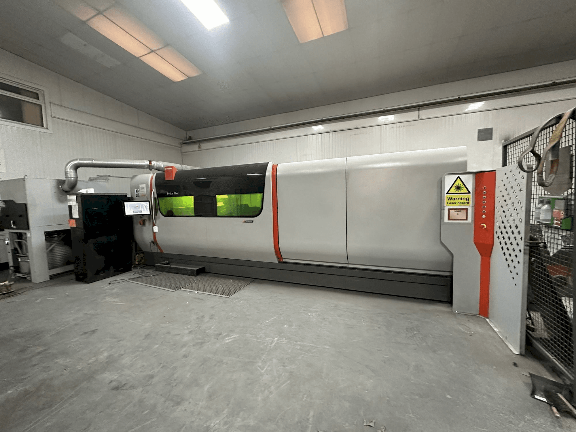 Frontansicht der Bystronic Bystar 4020 6KW Fibre with ByTrans Maschine