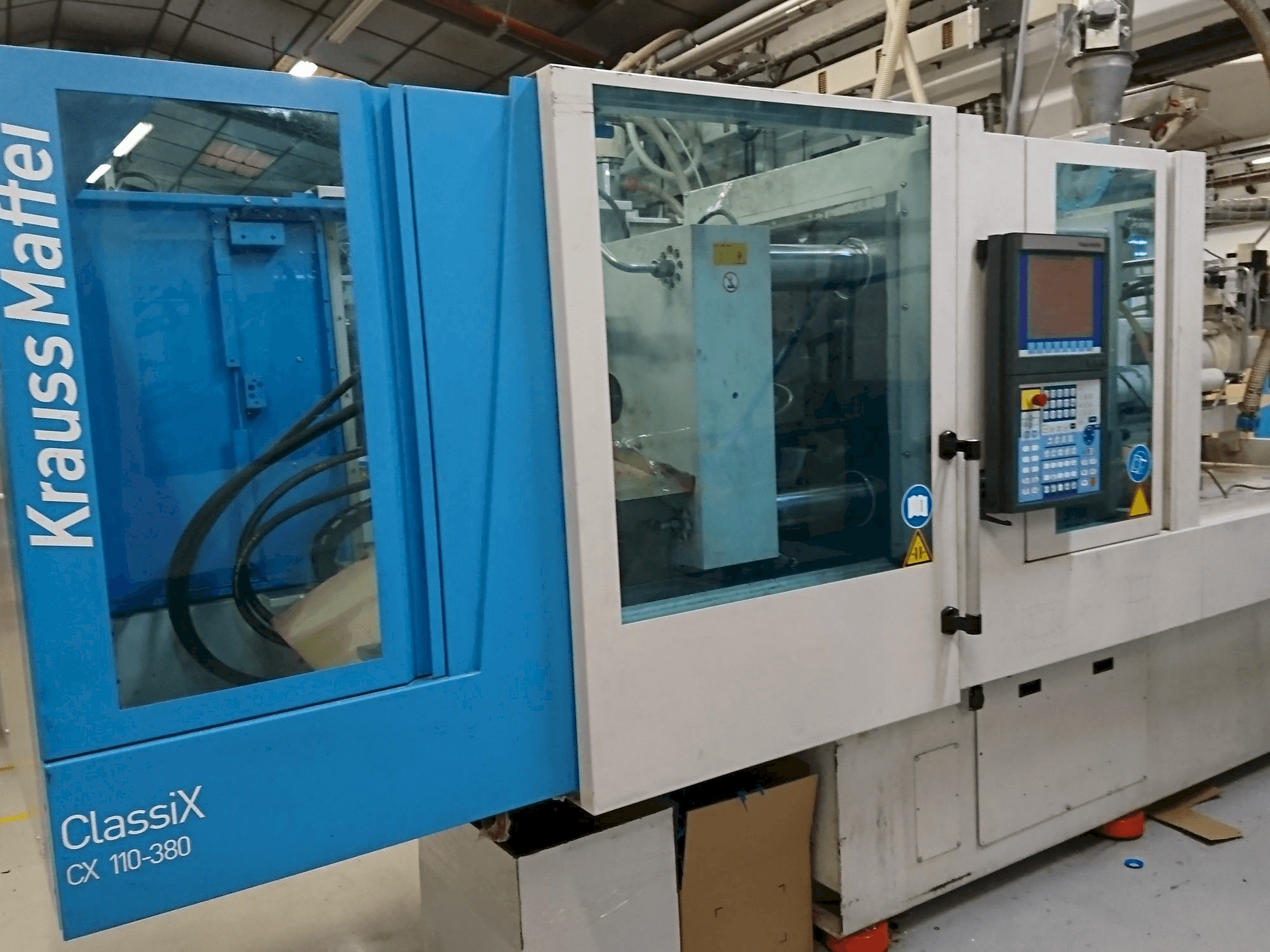 Frontansicht der Krauss Maffei 110-380 CX Maschine