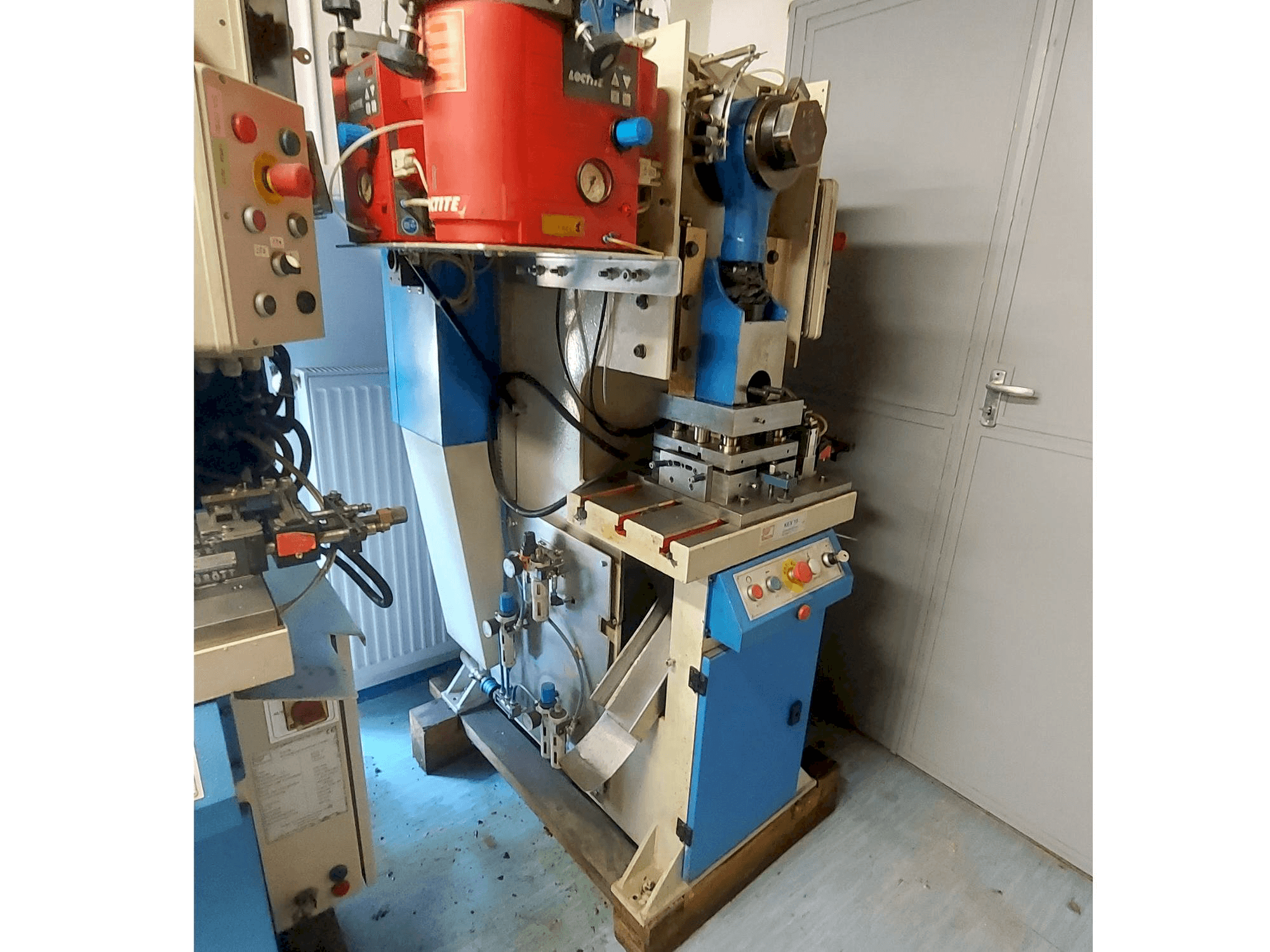 Frontansicht der KNUTH KEX 15 Maschine