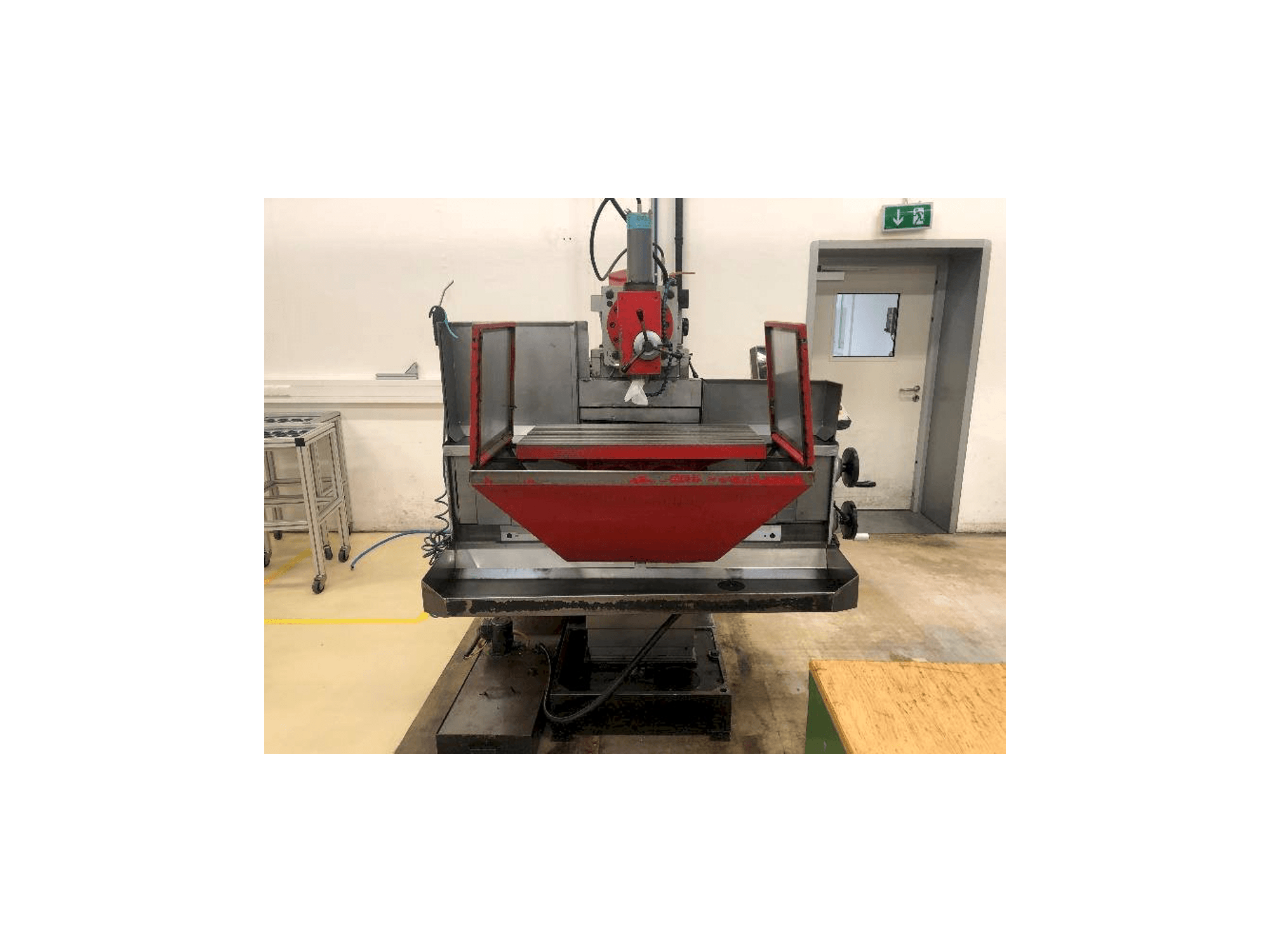 Frontansicht der EMCO FB5 Maschine