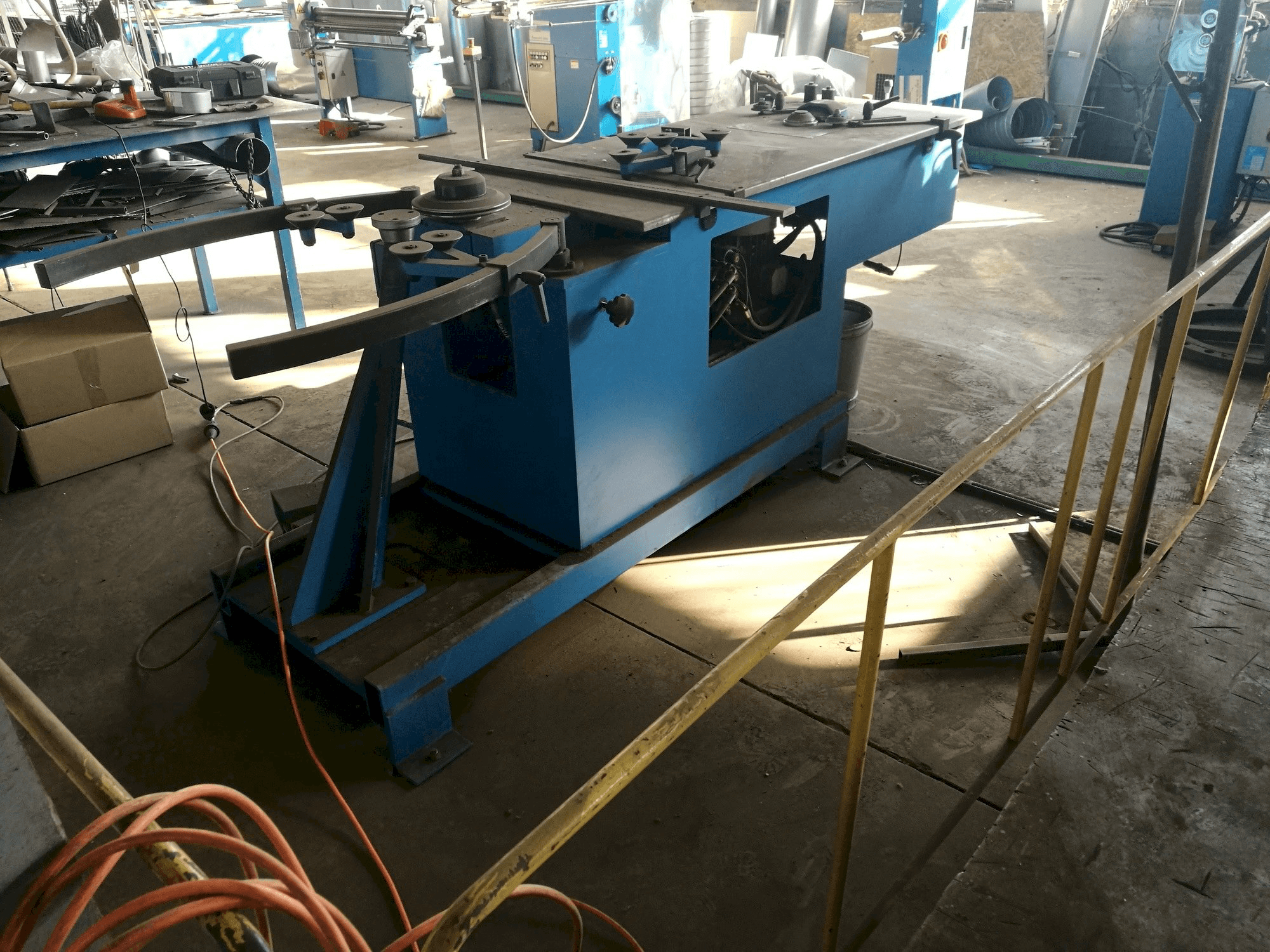 Frontansicht der SPIRO GORELOCKER -1 Maschine