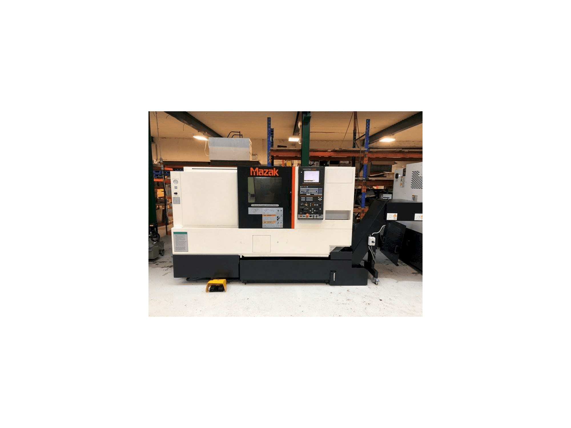 Frontansicht der Mazak Quick Turn Smart 200 Maschine