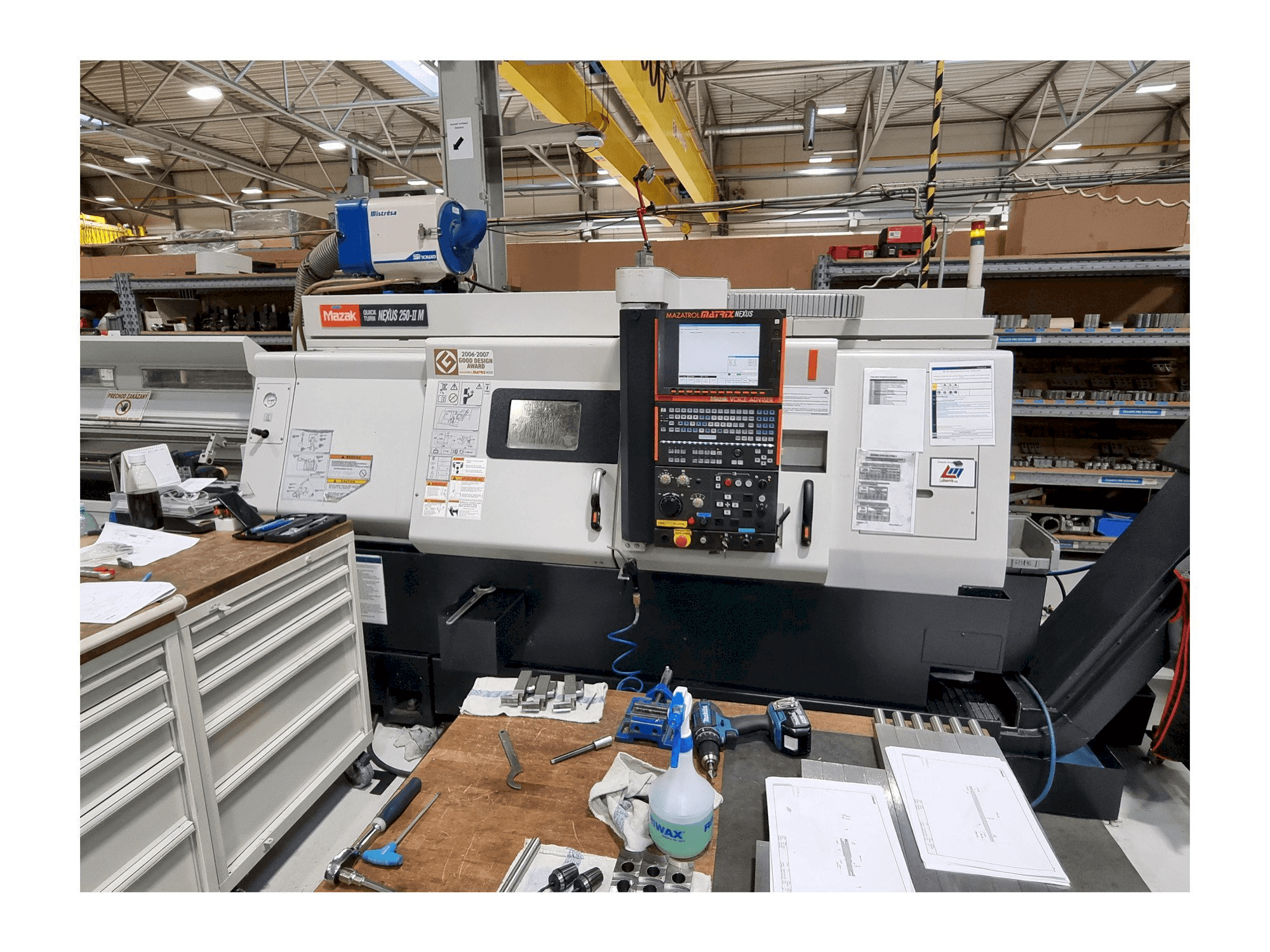 Frontansicht der Mazak Quick Turn Nexus 250-IIM Maschine