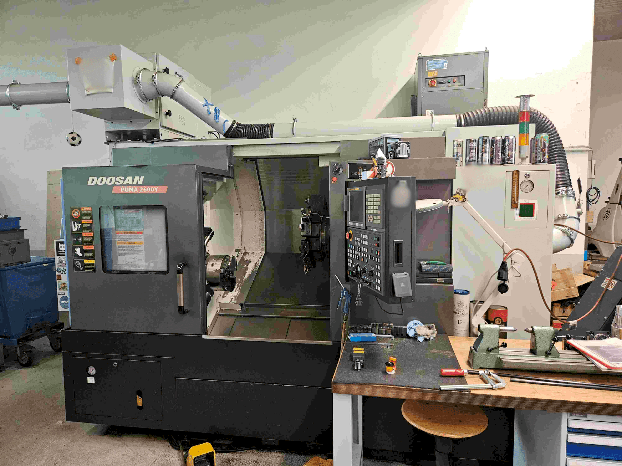 Frontansicht der DOOSAN PUMA 2600Y Maschine