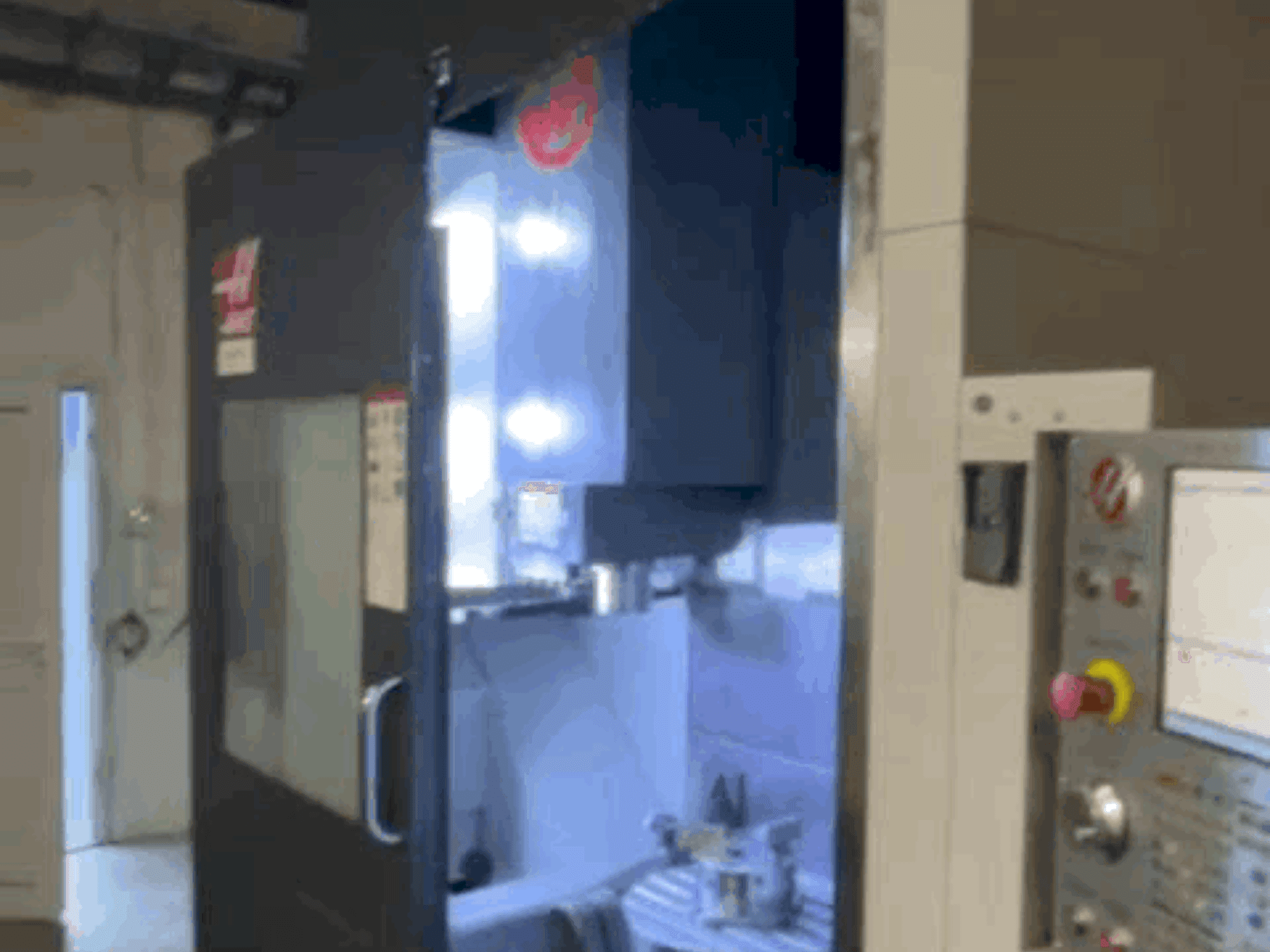 Frontansicht der HAAS UMC-750 Maschine