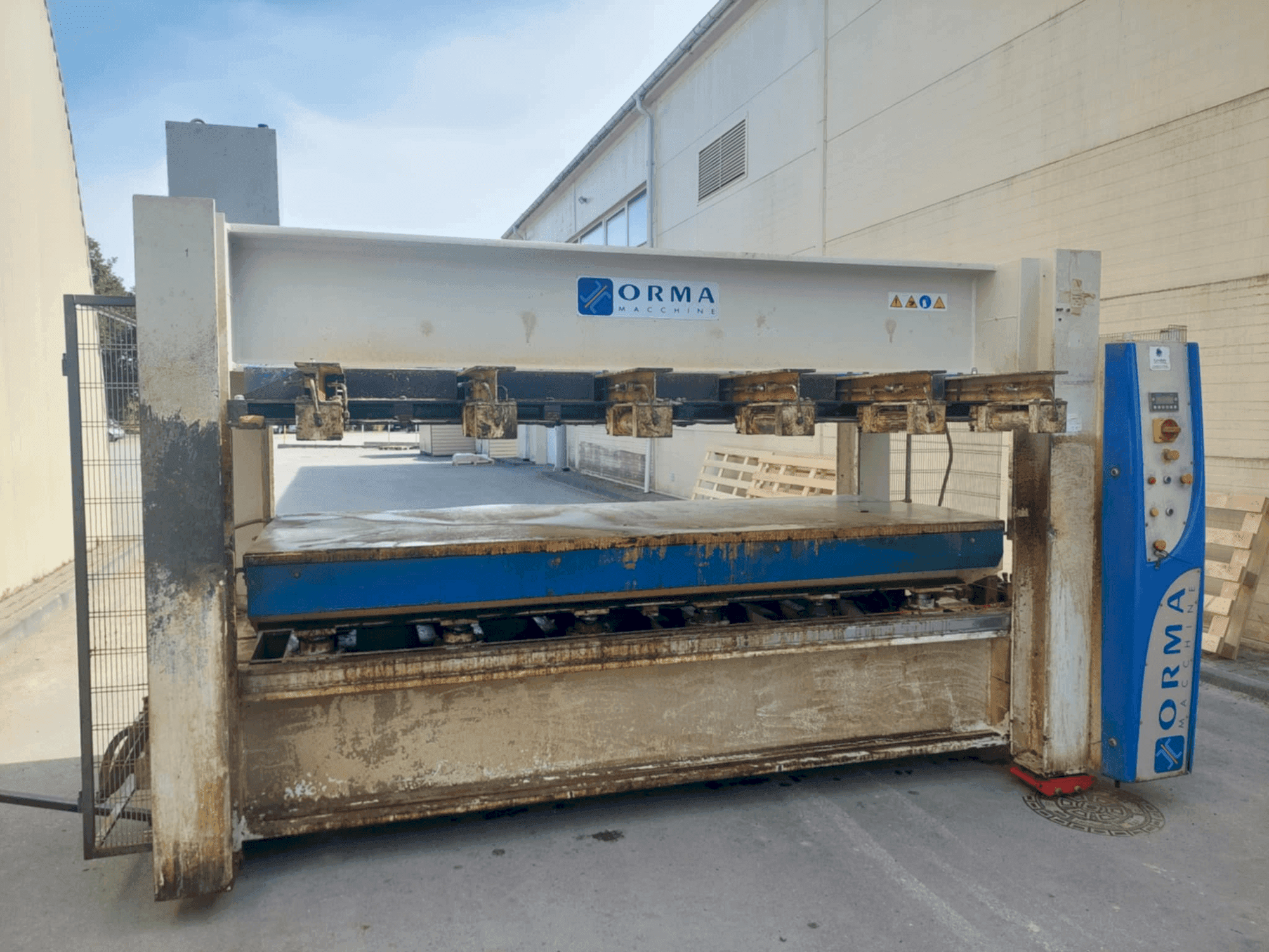 Frontansicht der ORMA NPC/L DIGIT30/13AF-BO Maschine