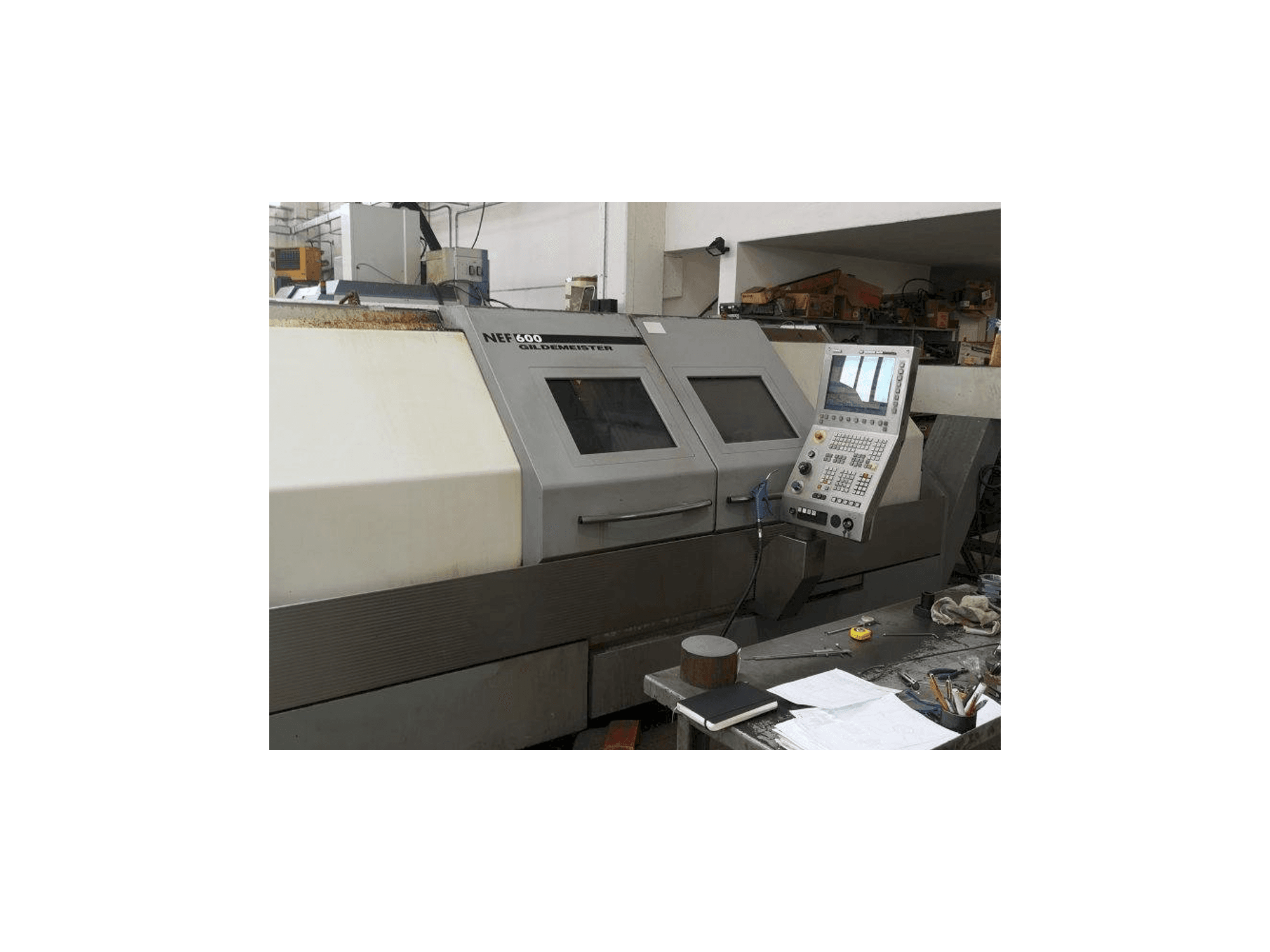 Frontansicht der Gildemeister NEF 600 Maschine