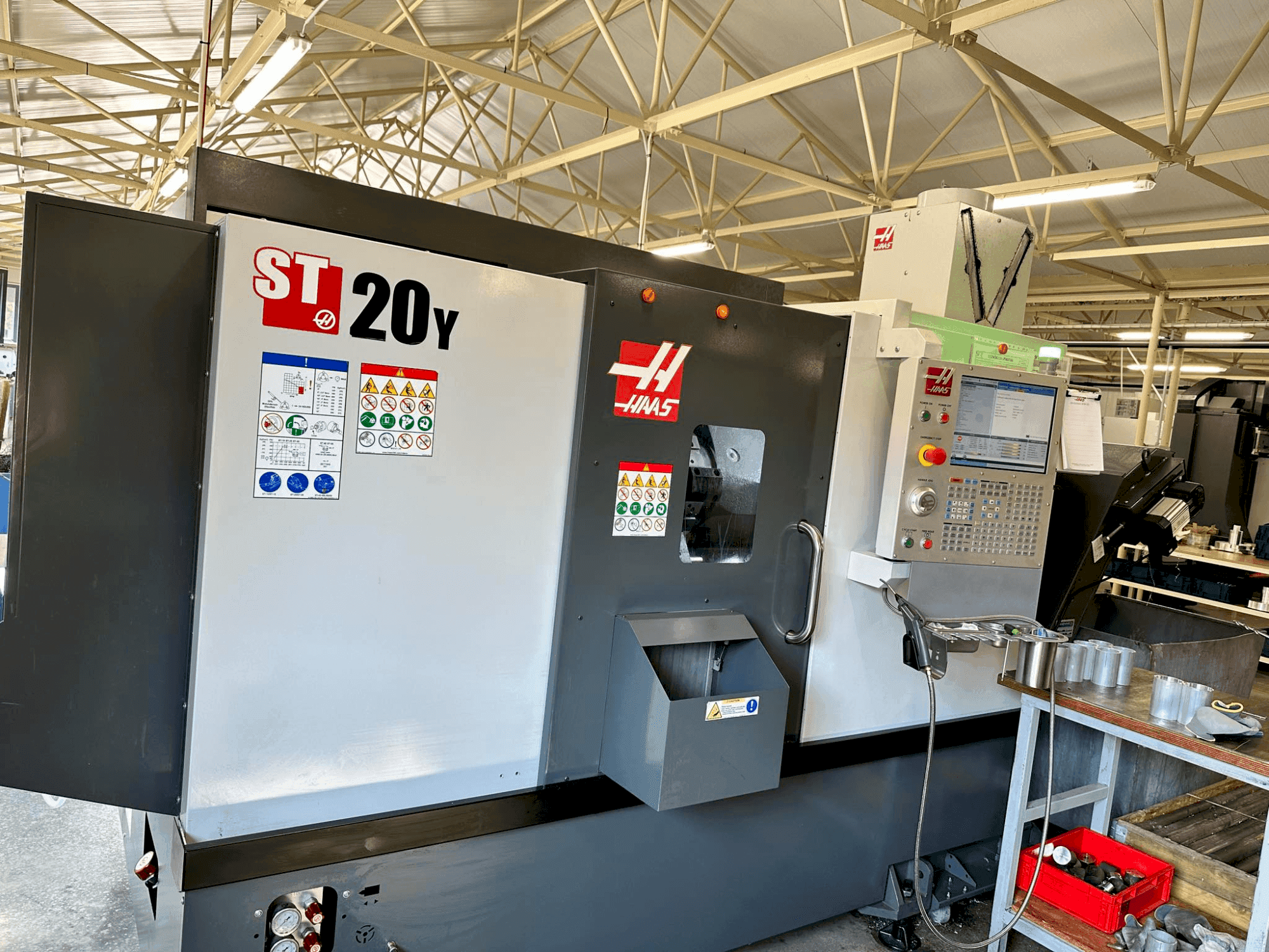 Frontansicht der HAAS ST-20Y (2022) Maschine